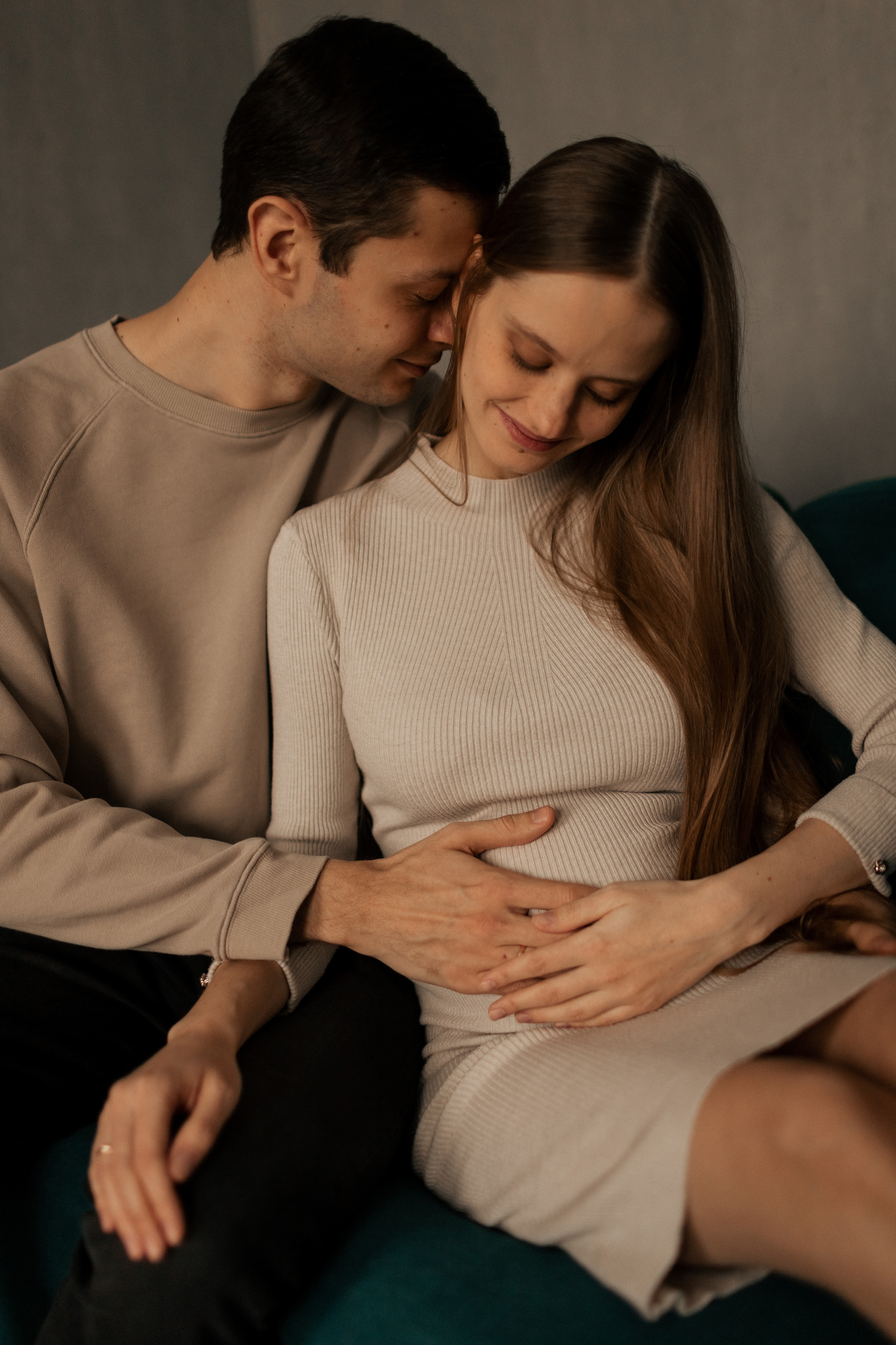 Павел и Мария в трепетном ожидании. Фотограф про любовь в городе Москва