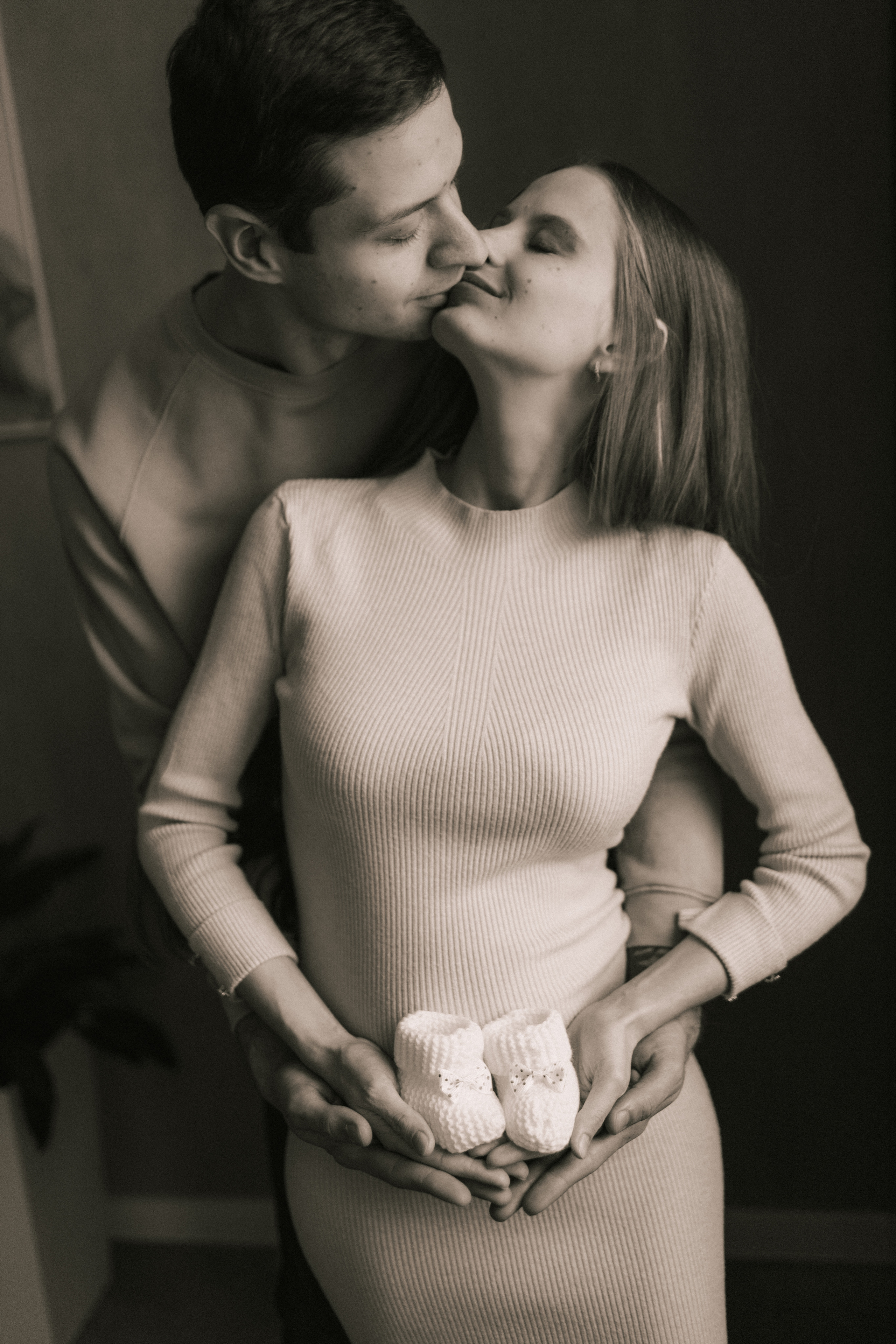 Павел и Мария в трепетном ожидании. Фотограф про любовь в городе Москва