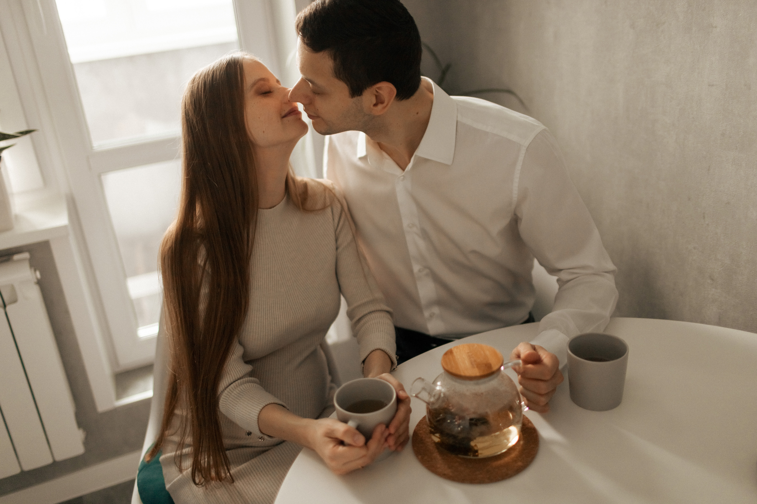 Павел и Мария в трепетном ожидании. Фотограф про любовь в городе Москва