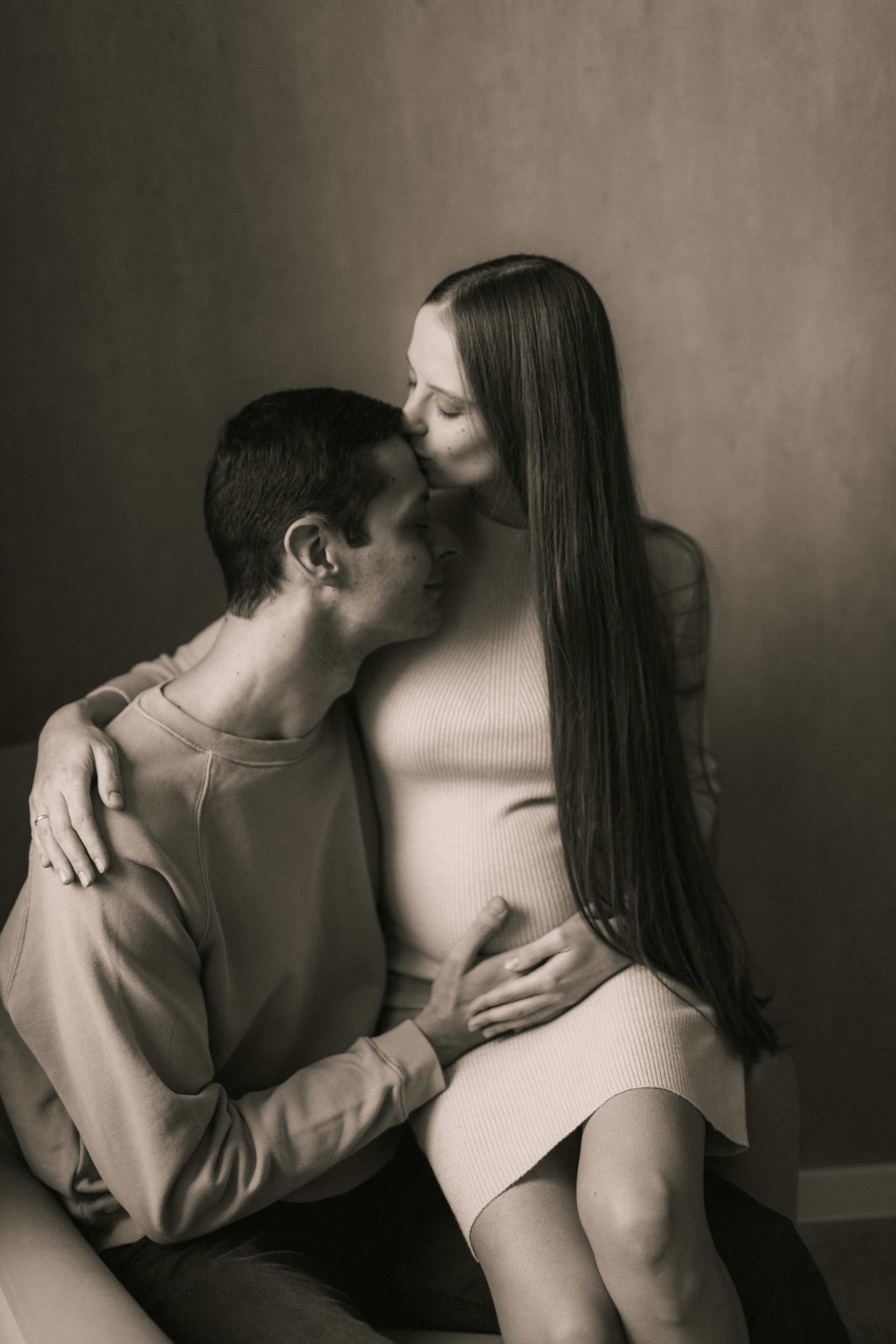 Павел и Мария в трепетном ожидании. Фотограф про любовь в городе Москва