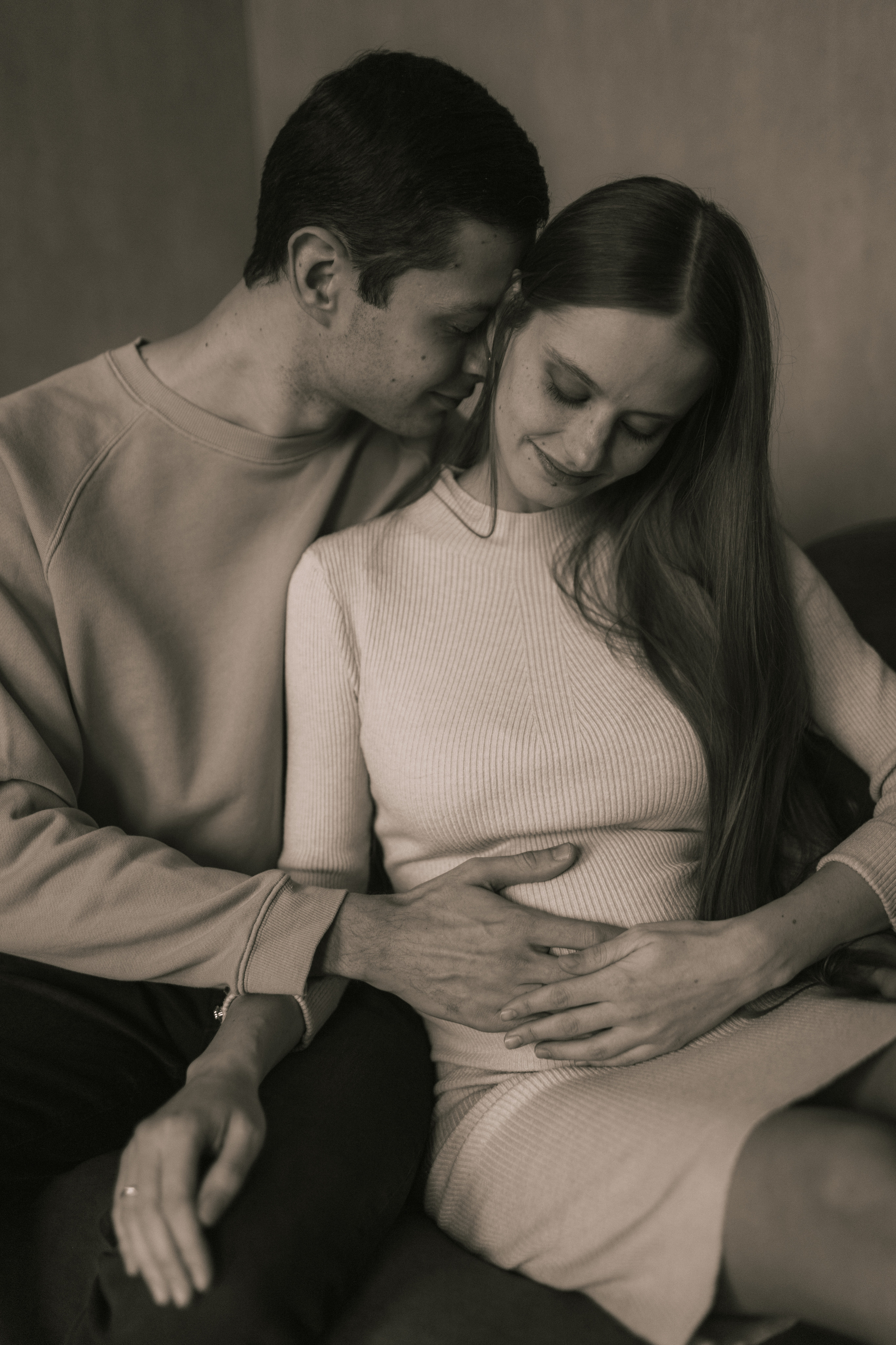 Павел и Мария в трепетном ожидании. Фотограф про любовь в городе Москва