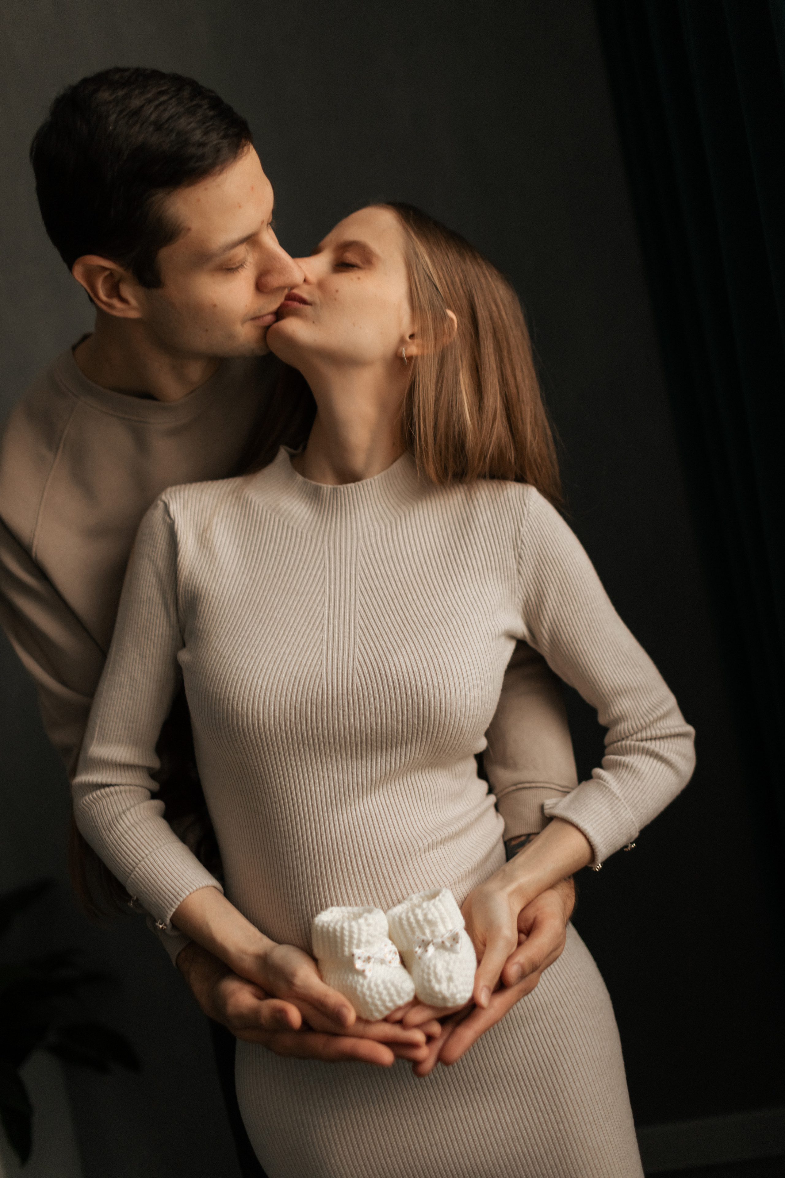 Павел и Мария в трепетном ожидании. Фотограф про любовь в городе Москва