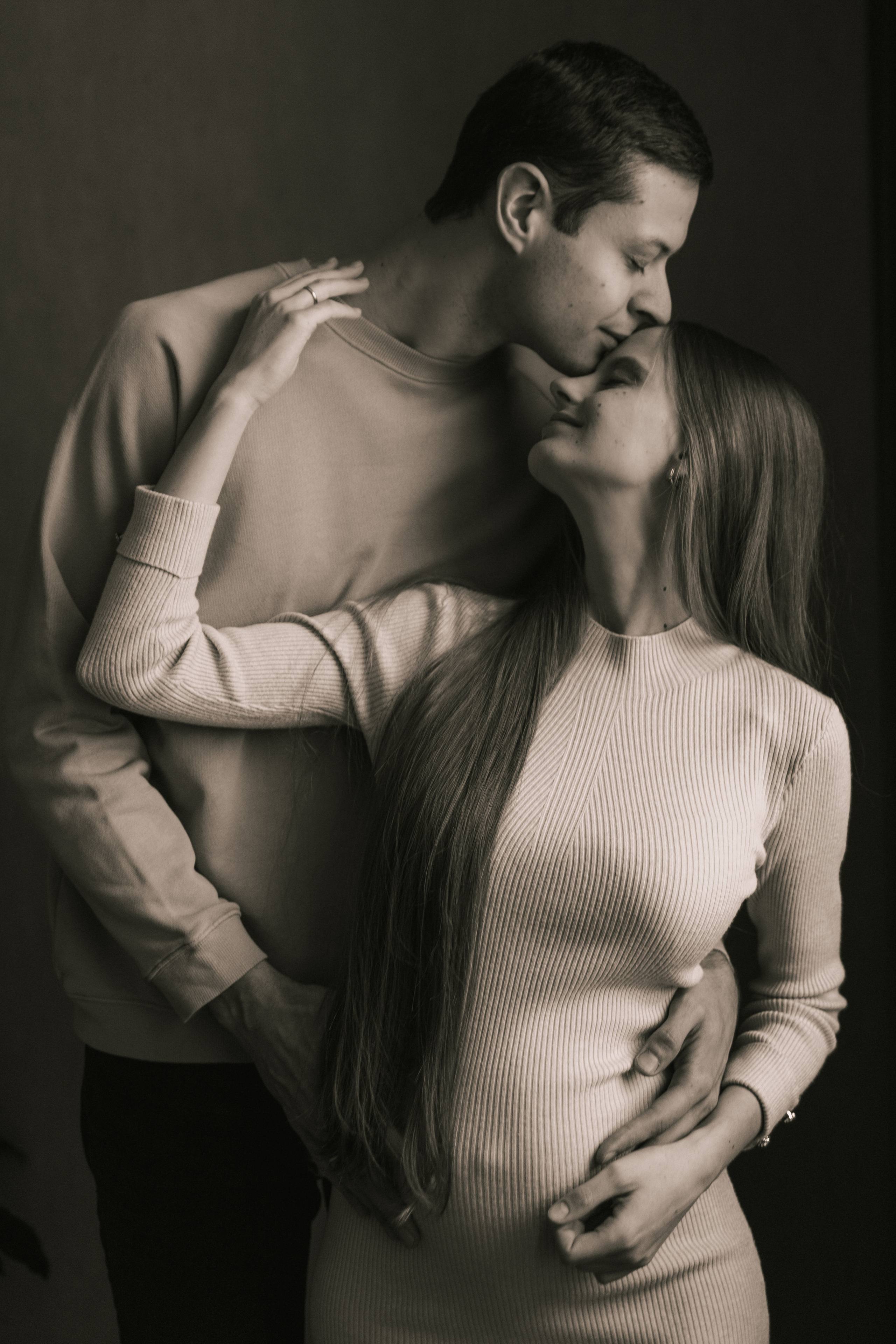 Павел и Мария в трепетном ожидании. Фотограф про любовь в городе Москва