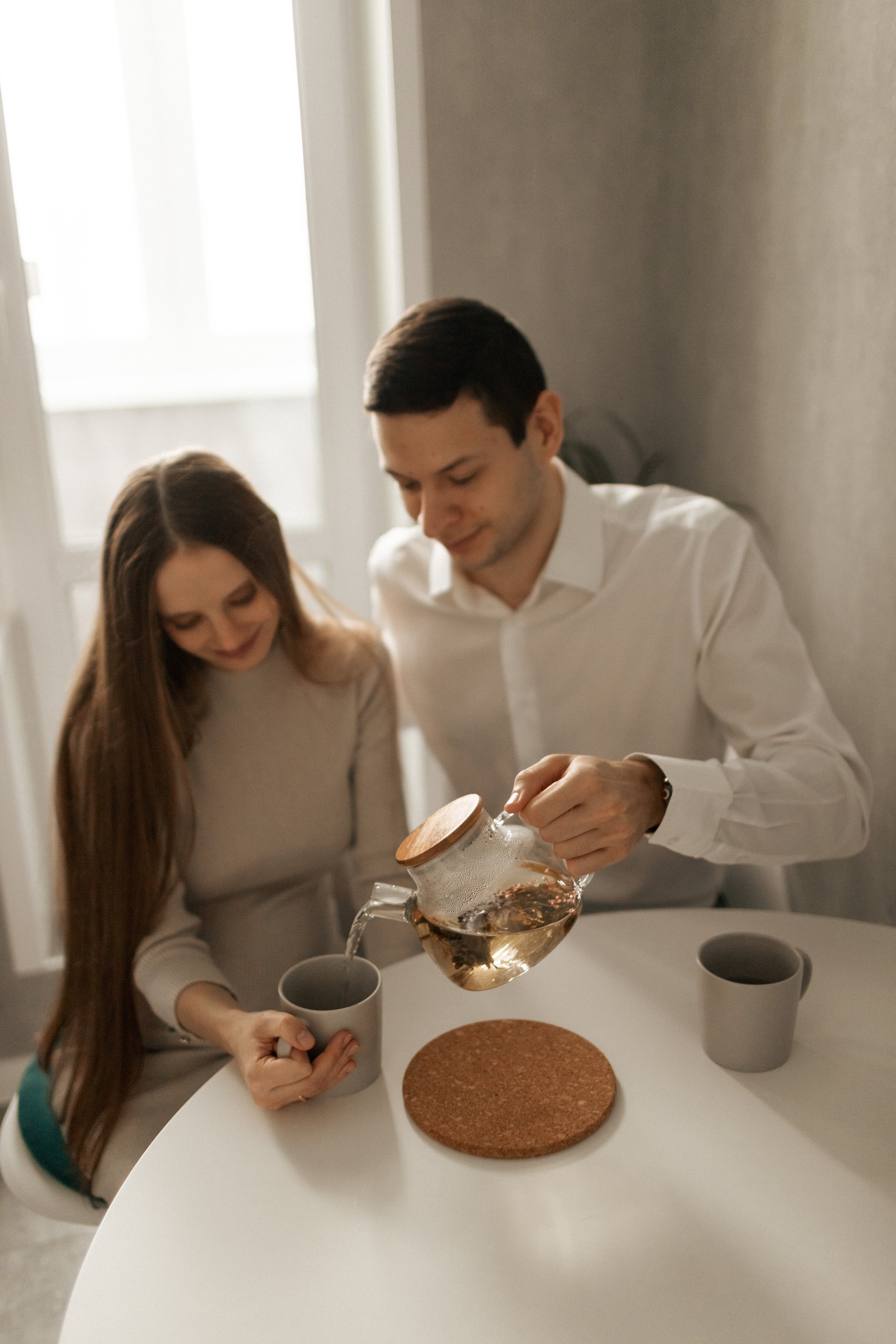 Павел и Мария в трепетном ожидании. Фотограф про любовь в городе Москва