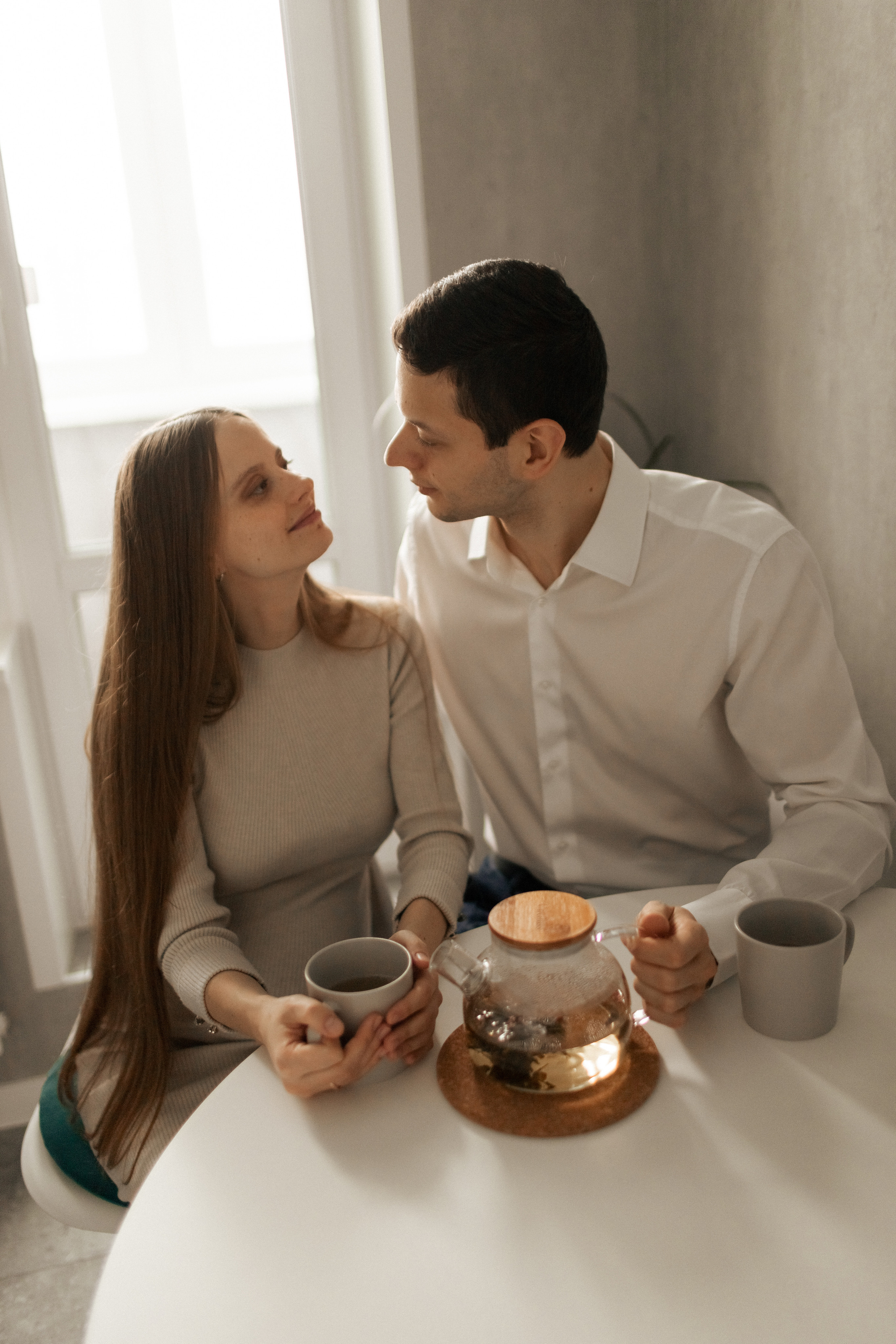 Павел и Мария в трепетном ожидании. Фотограф про любовь в городе Москва