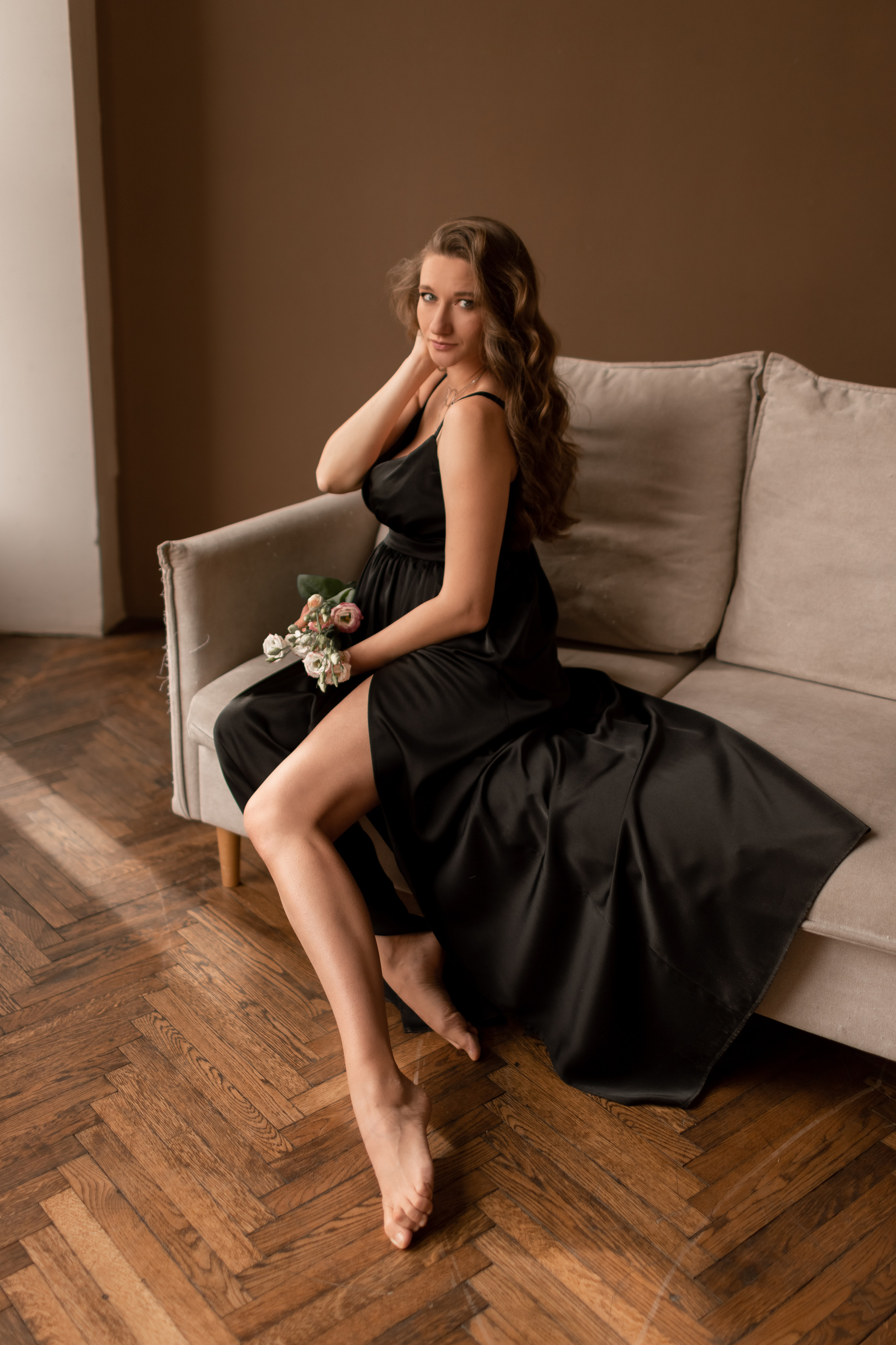 Прекрасная Яна в трепетном ожидании. Фотограф про любовь в городе Москва