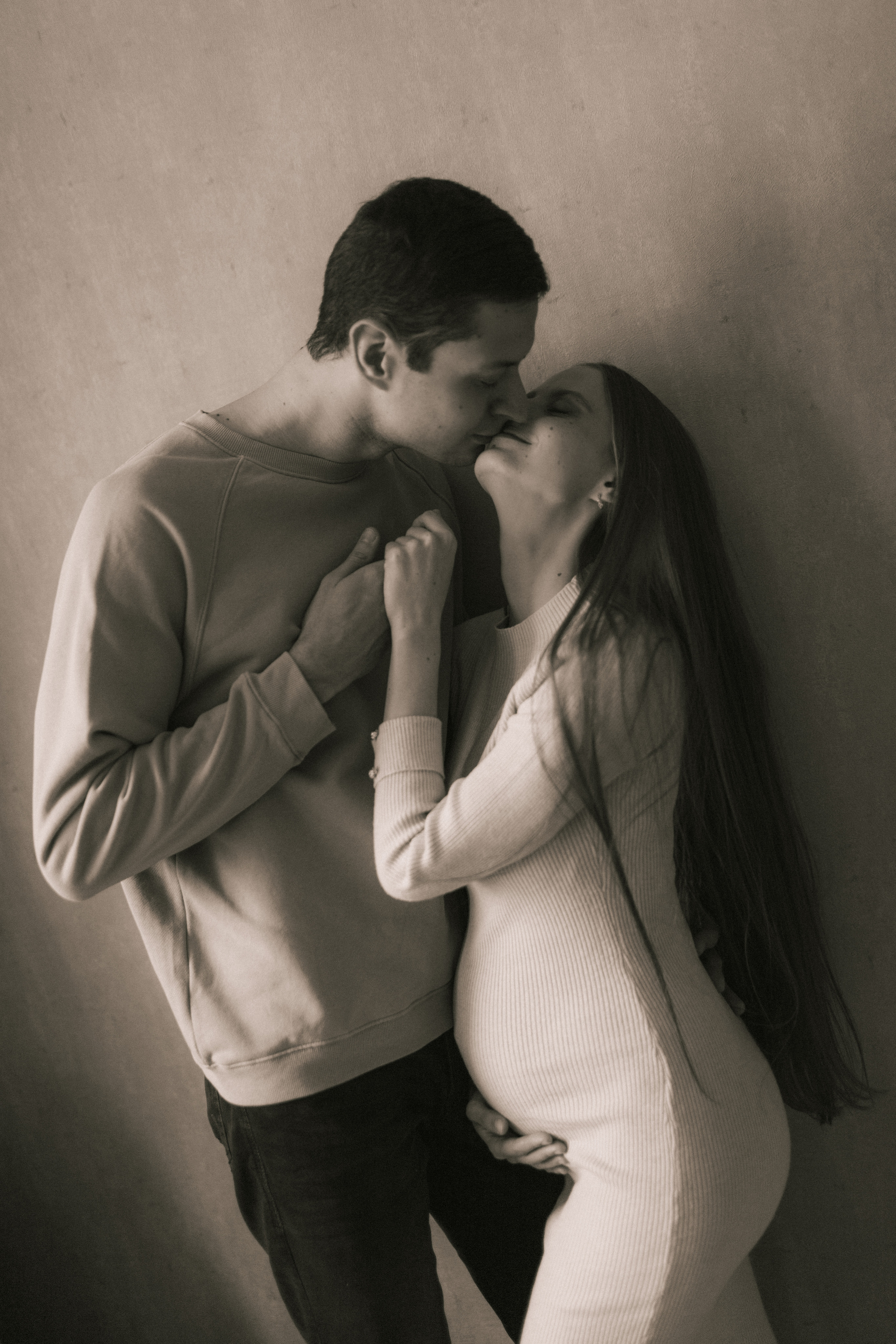 Павел и Мария в трепетном ожидании. Фотограф про любовь в городе Москва