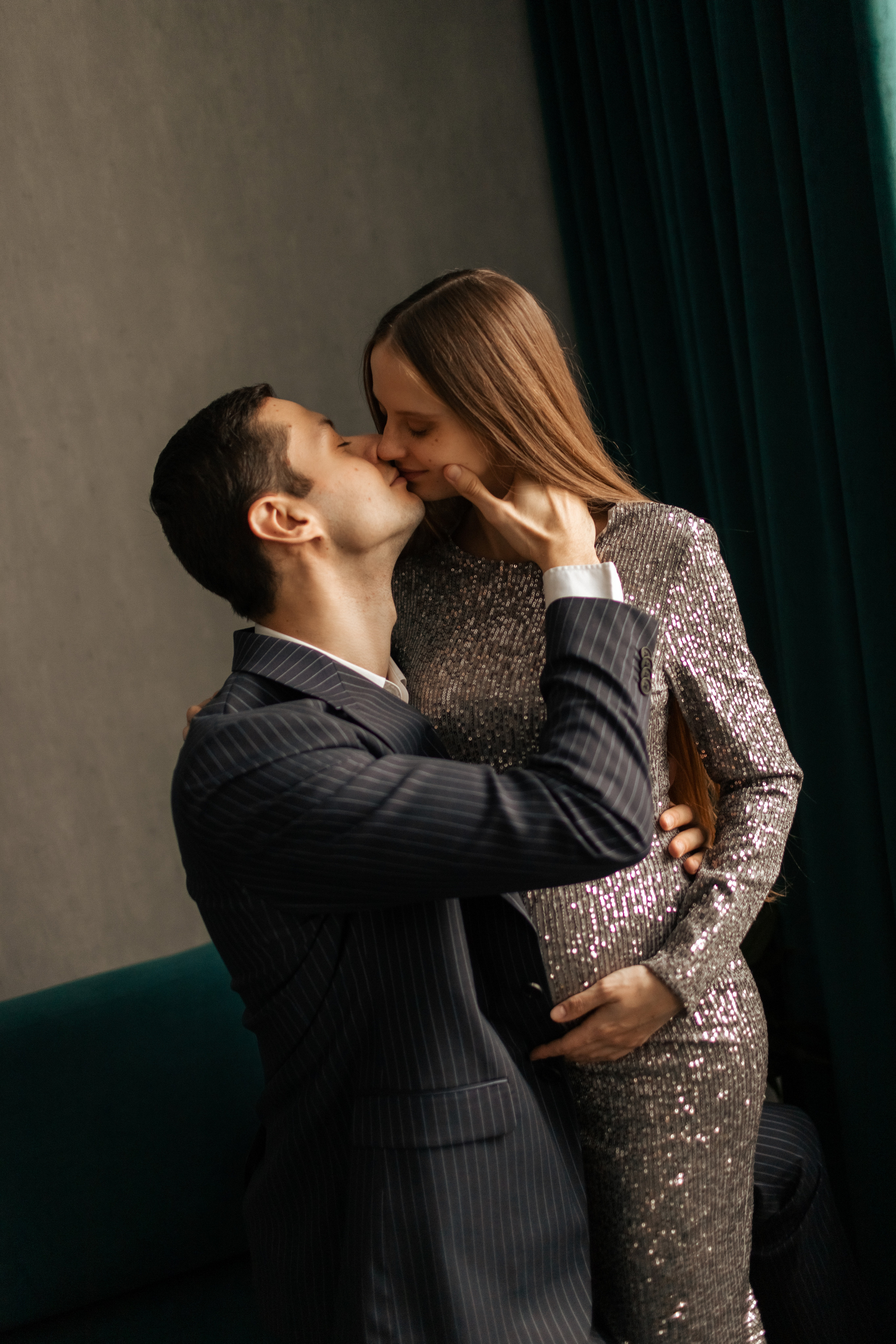 Павел и Мария в трепетном ожидании. Фотограф про любовь в городе Москва