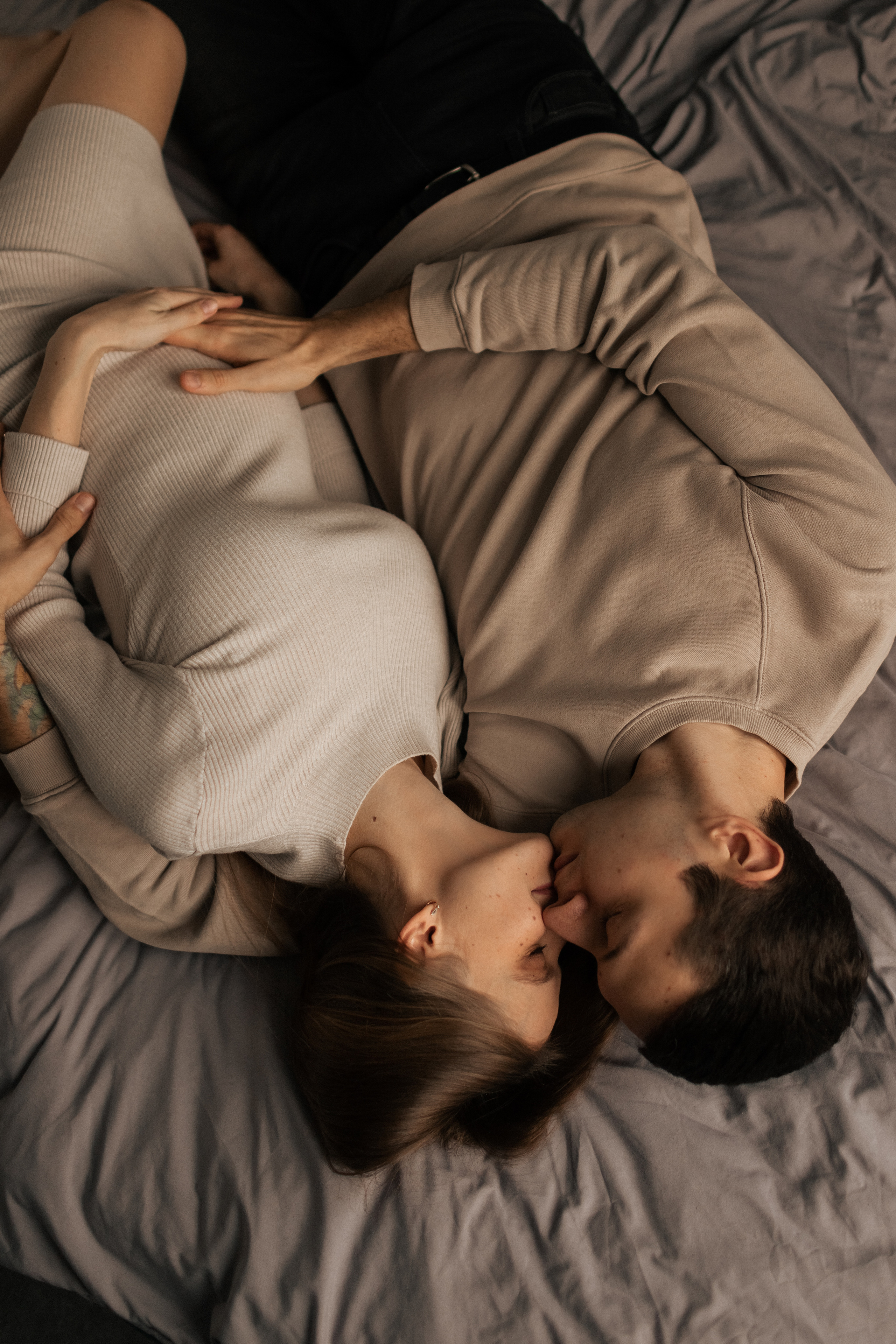 Павел и Мария в трепетном ожидании. Фотограф про любовь в городе Москва