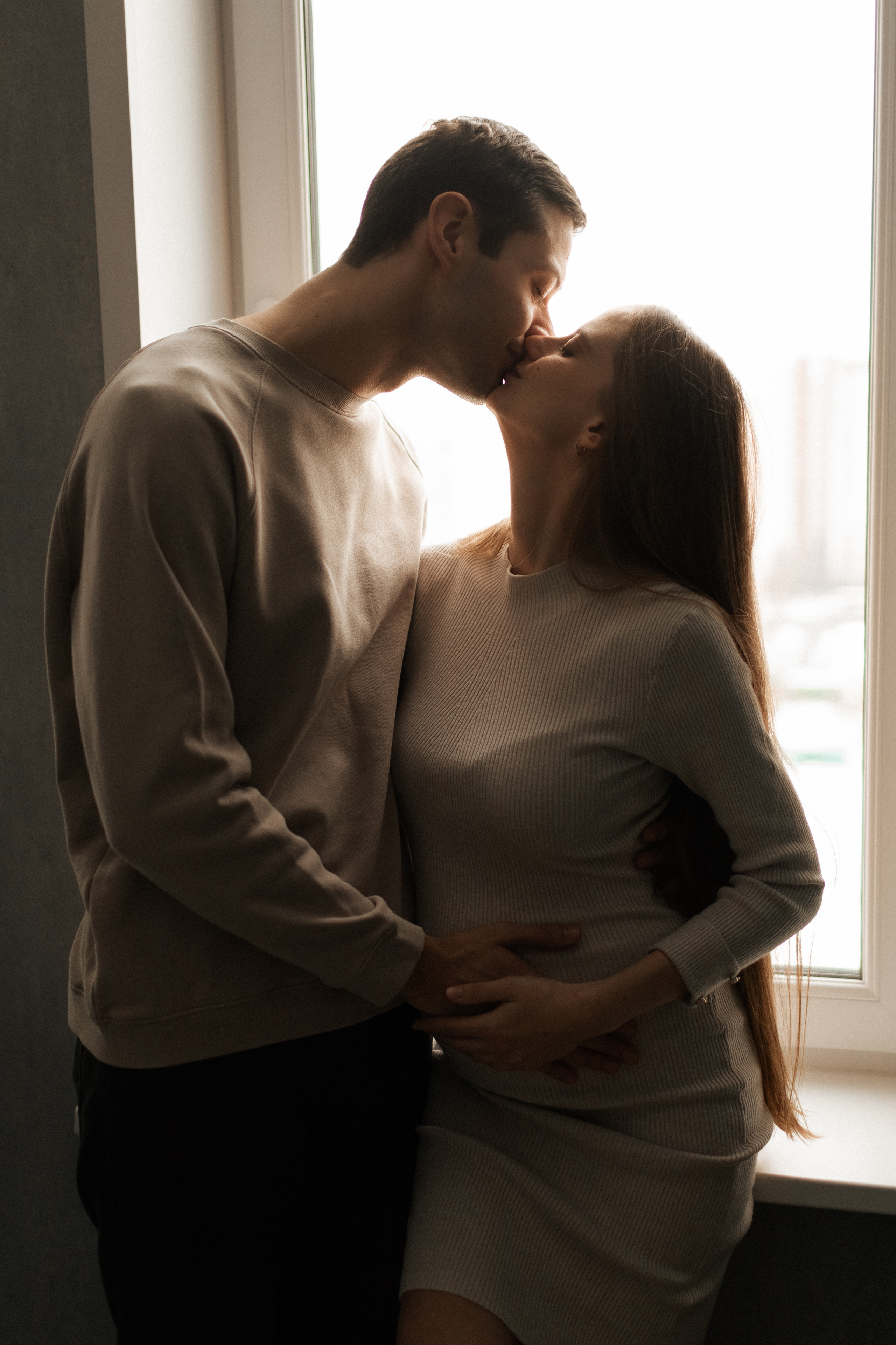 Павел и Мария в трепетном ожидании. Фотограф про любовь в городе Москва