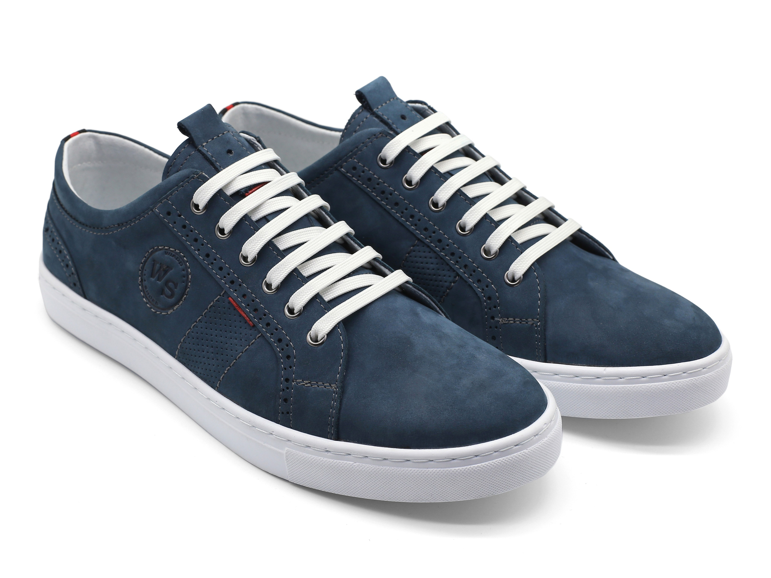 Обувь для каталога и маркетплейсов. Предметный фотограф Александр Трузян