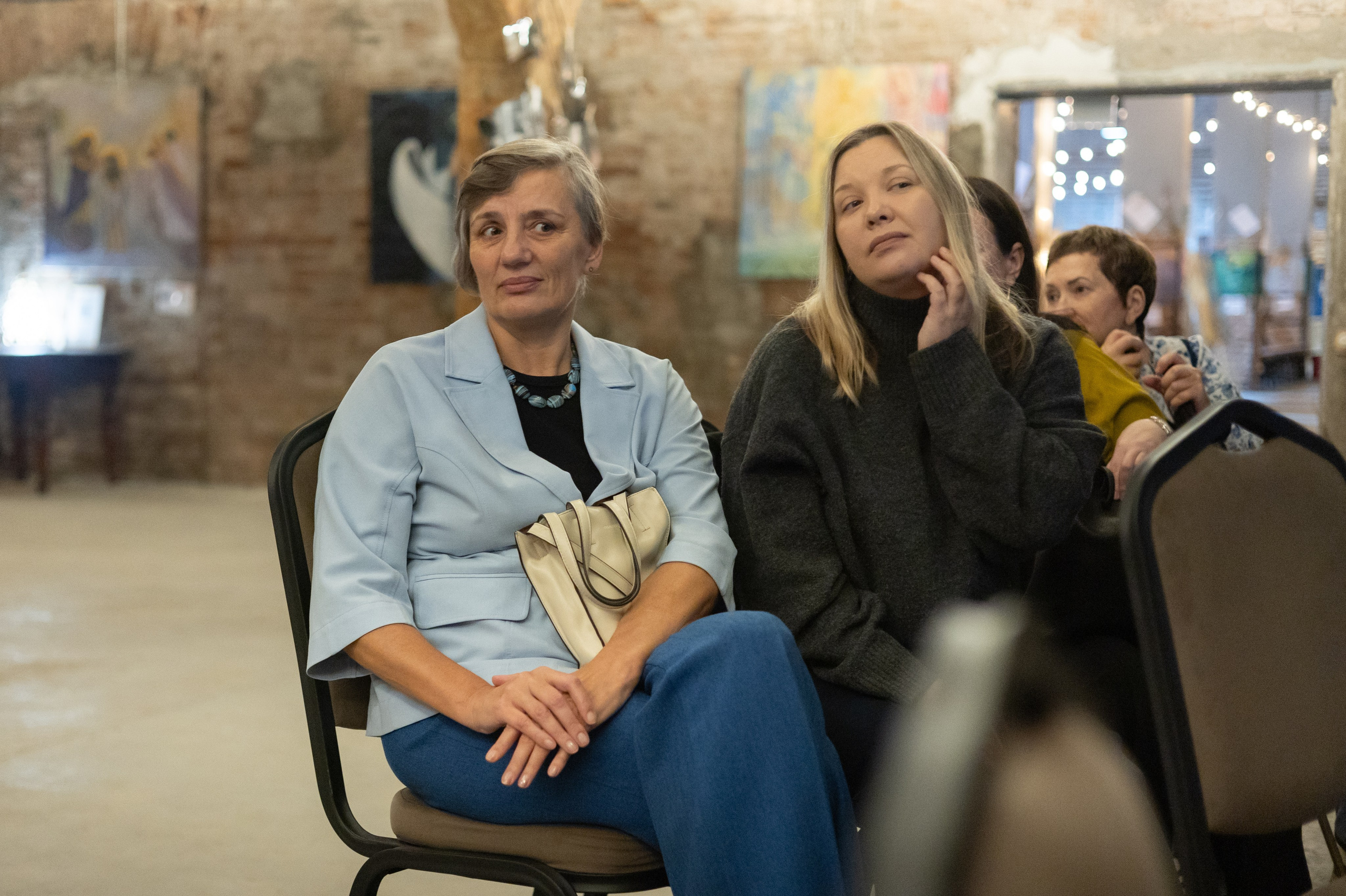 Выставка «АНГЕЛЫ МИРА». Фотограф Красноярск съемки лавстори, фотосессия в студии, портретная съемка, творческие фотосессии