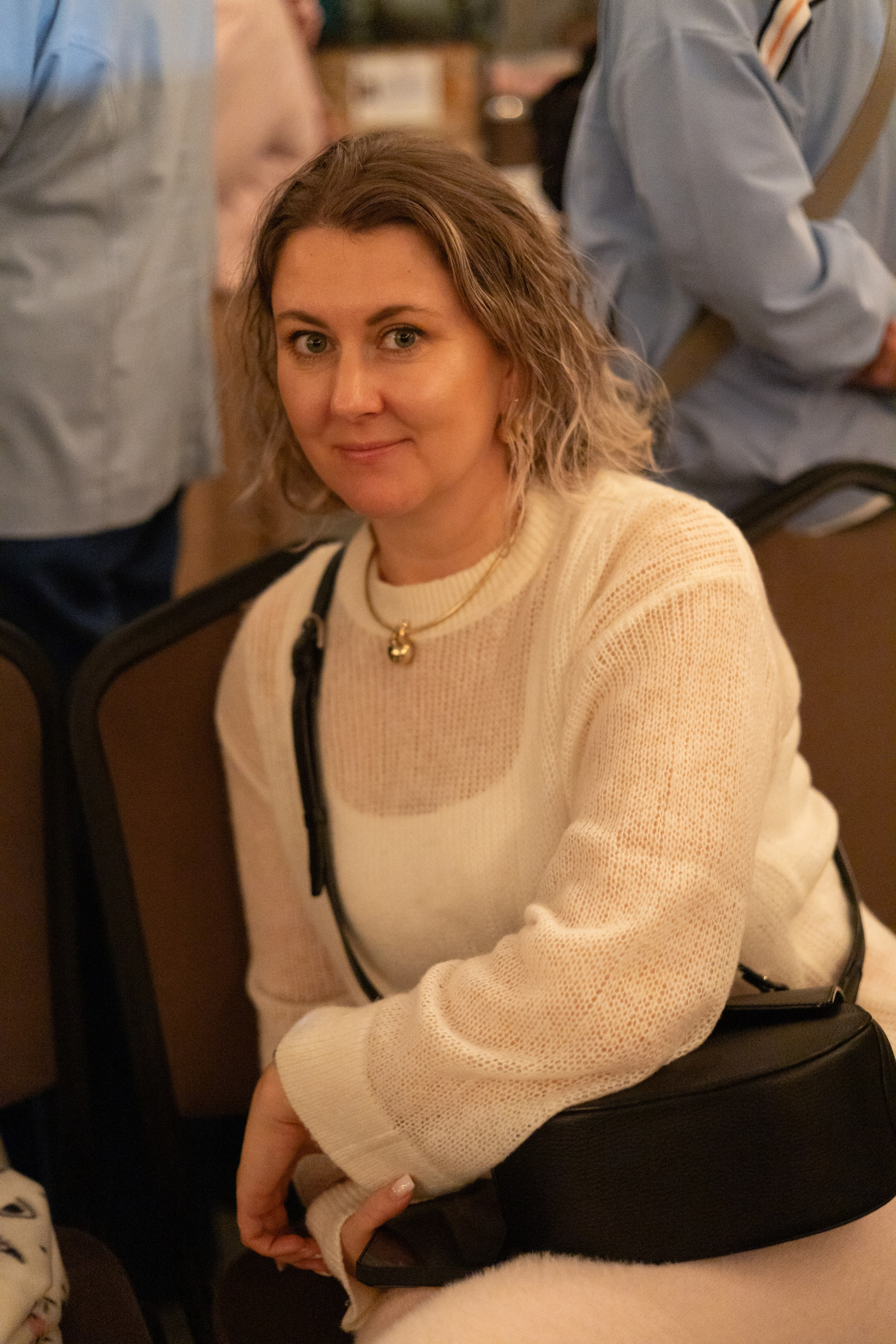 Выставка «АНГЕЛЫ МИРА». Фотограф Красноярск съемки лавстори, фотосессия в студии, портретная съемка, творческие фотосессии