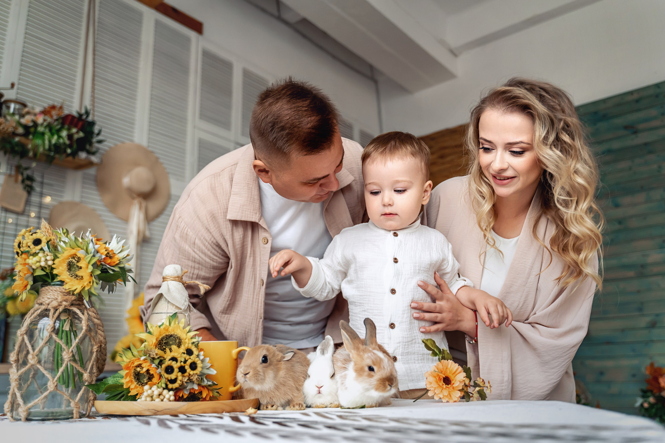 Семейная съемка с кроликами в студии. Фотограф \ Видеограф на Крещение, Венчание Москва| Семейные съемки