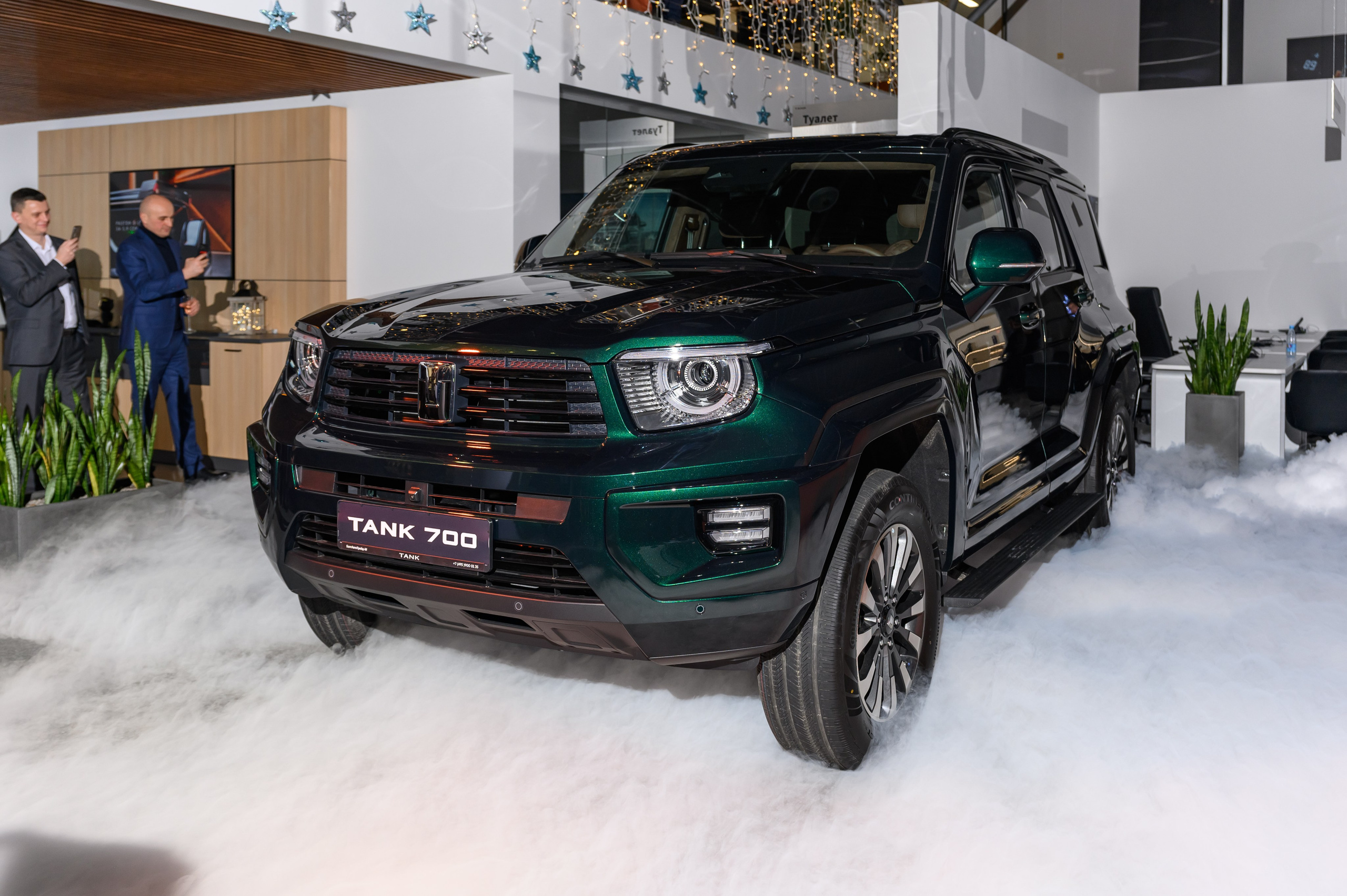 Автосалон Танк. Свадебный фотограф Москва Юрий Кульман