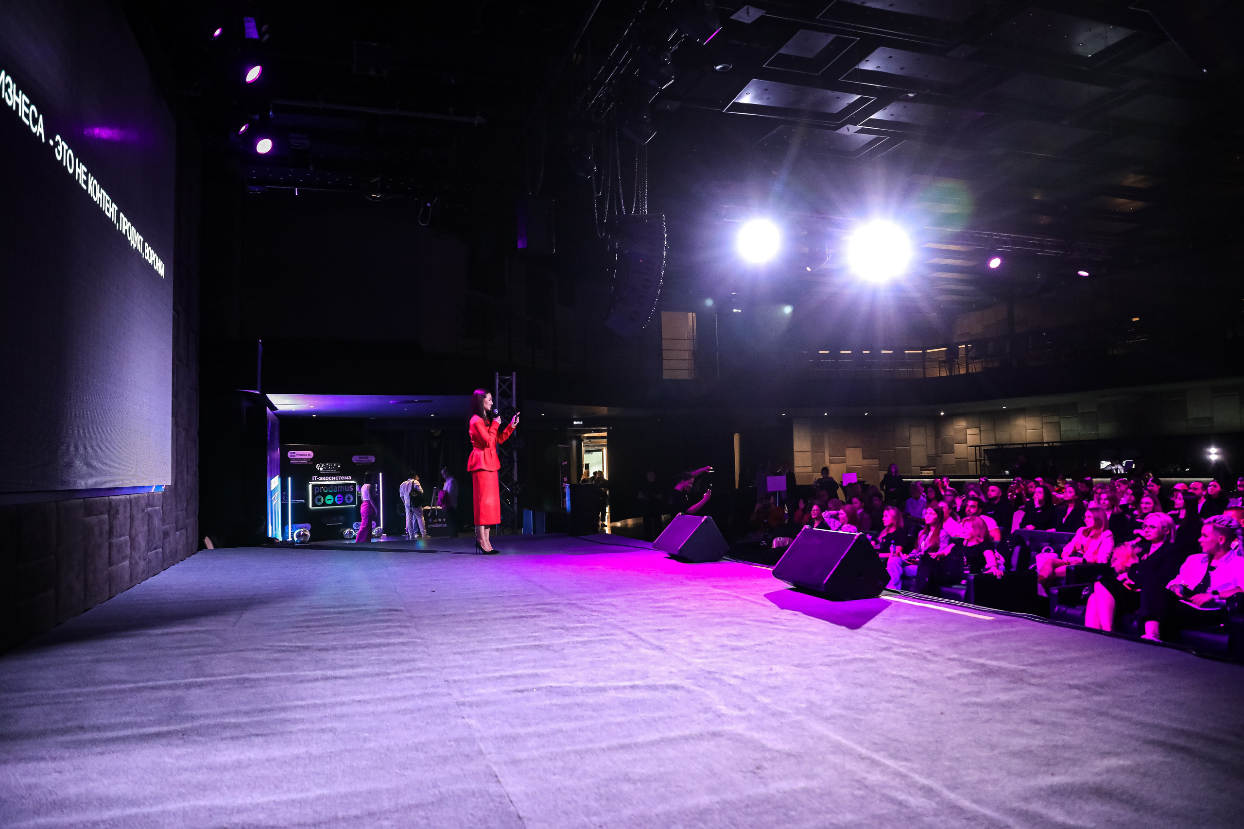 REELS CONTENT — НЕТВОРКИНГ. Photographer Viktoriya Markushina «My world throug»