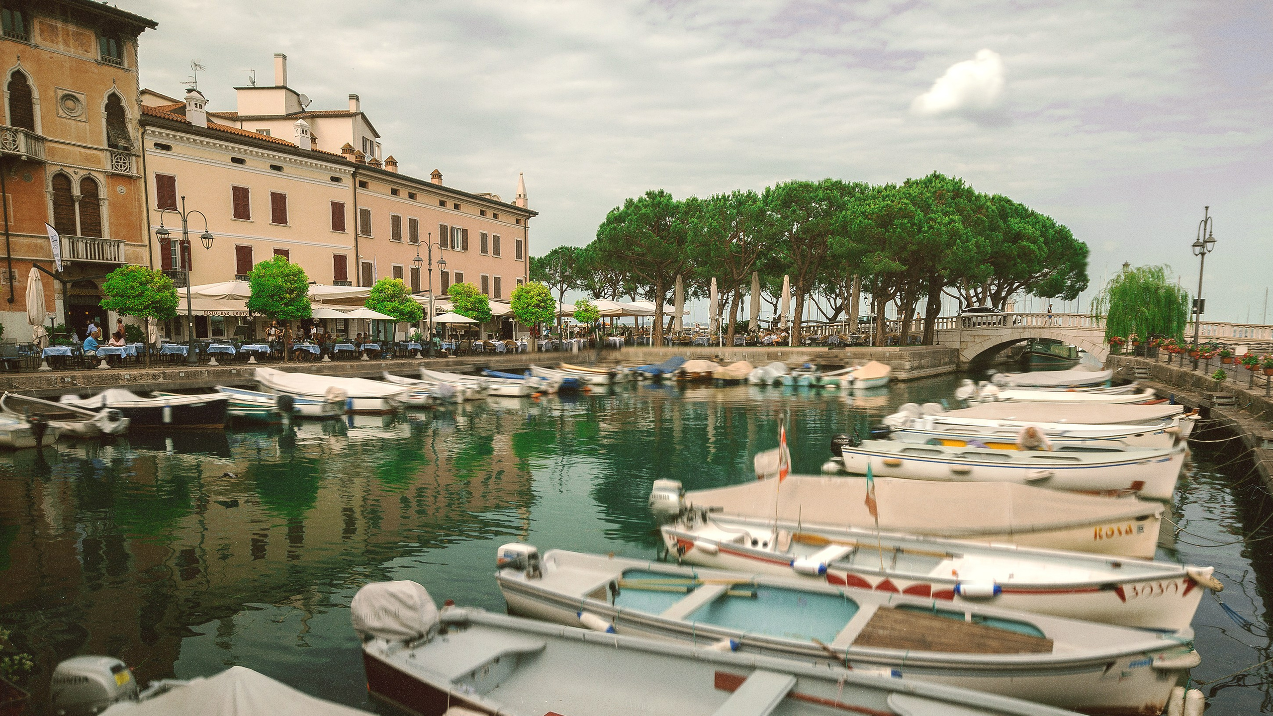 C i t i e s. Your photographer