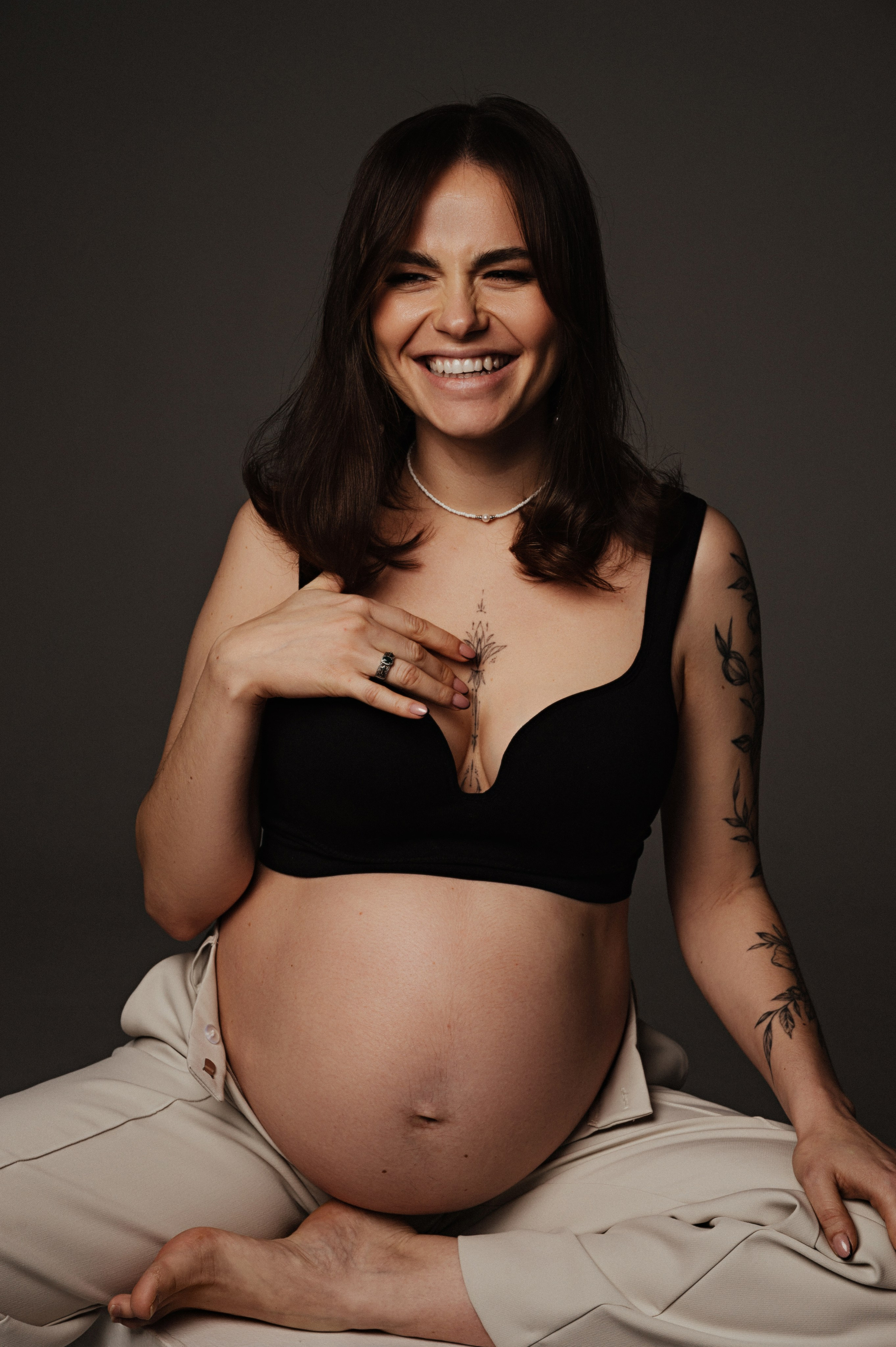 Валерия. Профессиональный фотограф беременности в СПБ. Стильные фотосессии беременности в стиле минимализм и классическая фотография