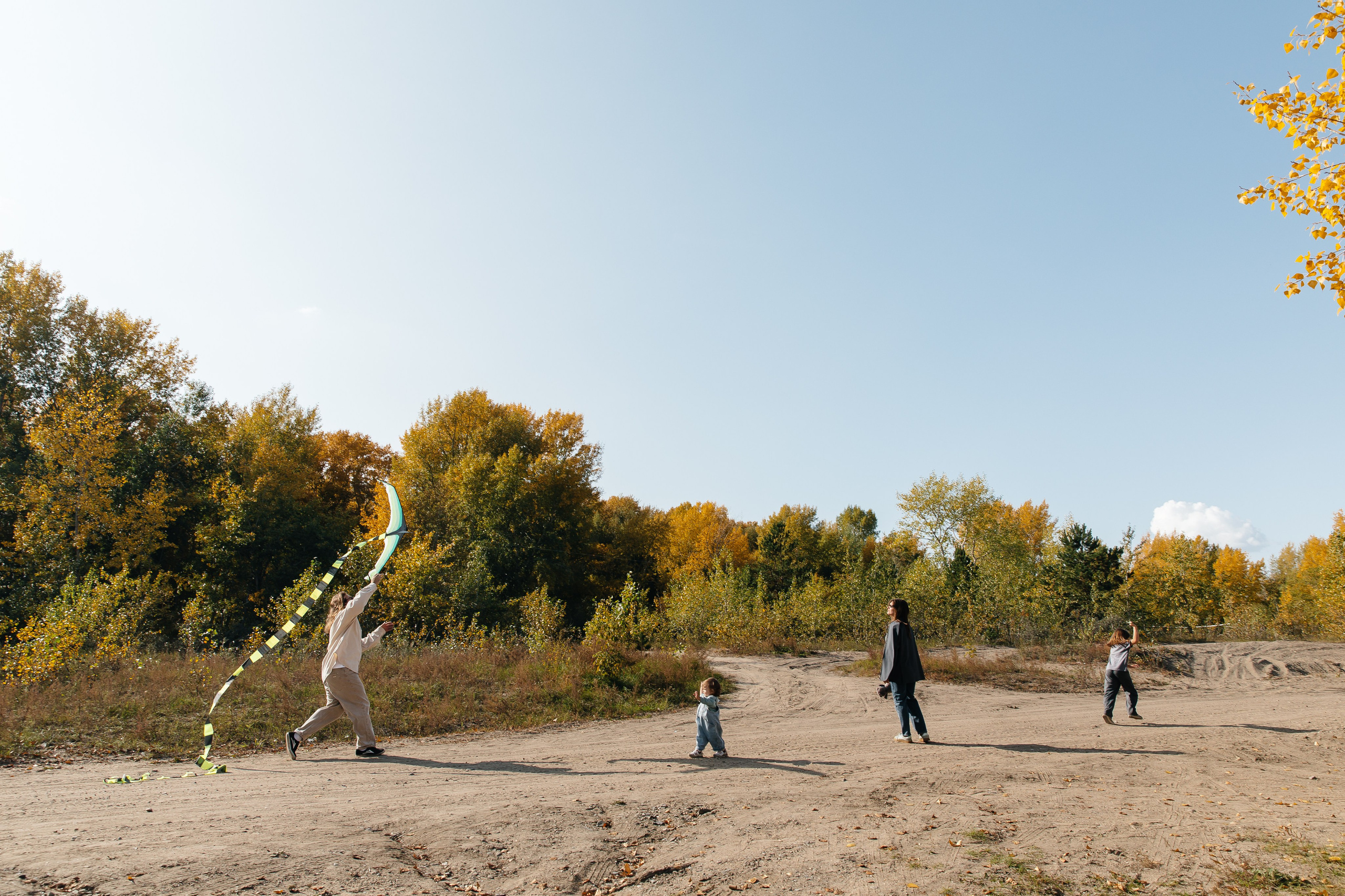 Выманивает из квартир природа нас на выходные. Осенний лес — особый мир. Ведут тропинки потайные…. Душевный фотограф Ваших самых ярких событий Марина Погребняк