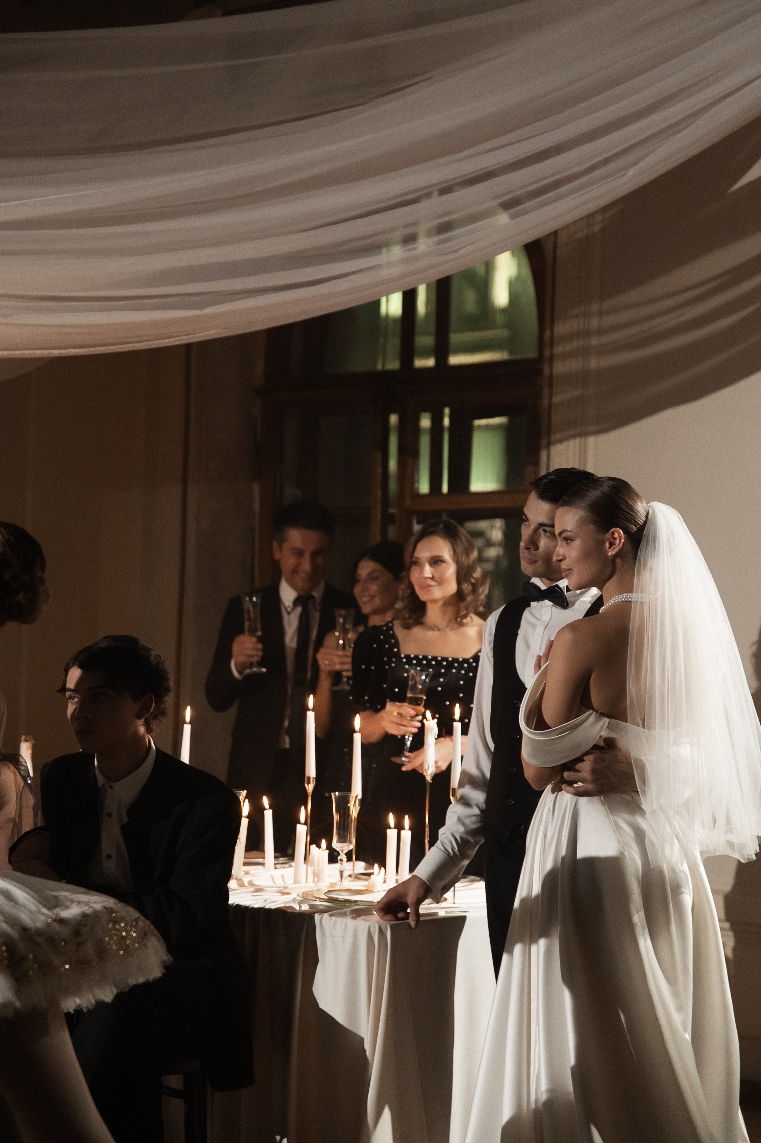 Камерный свадебный ужин при свечах в старинном особняке в фотостудии 21. Kult. Ярослава Ерина — свадебный фотограф в Москве