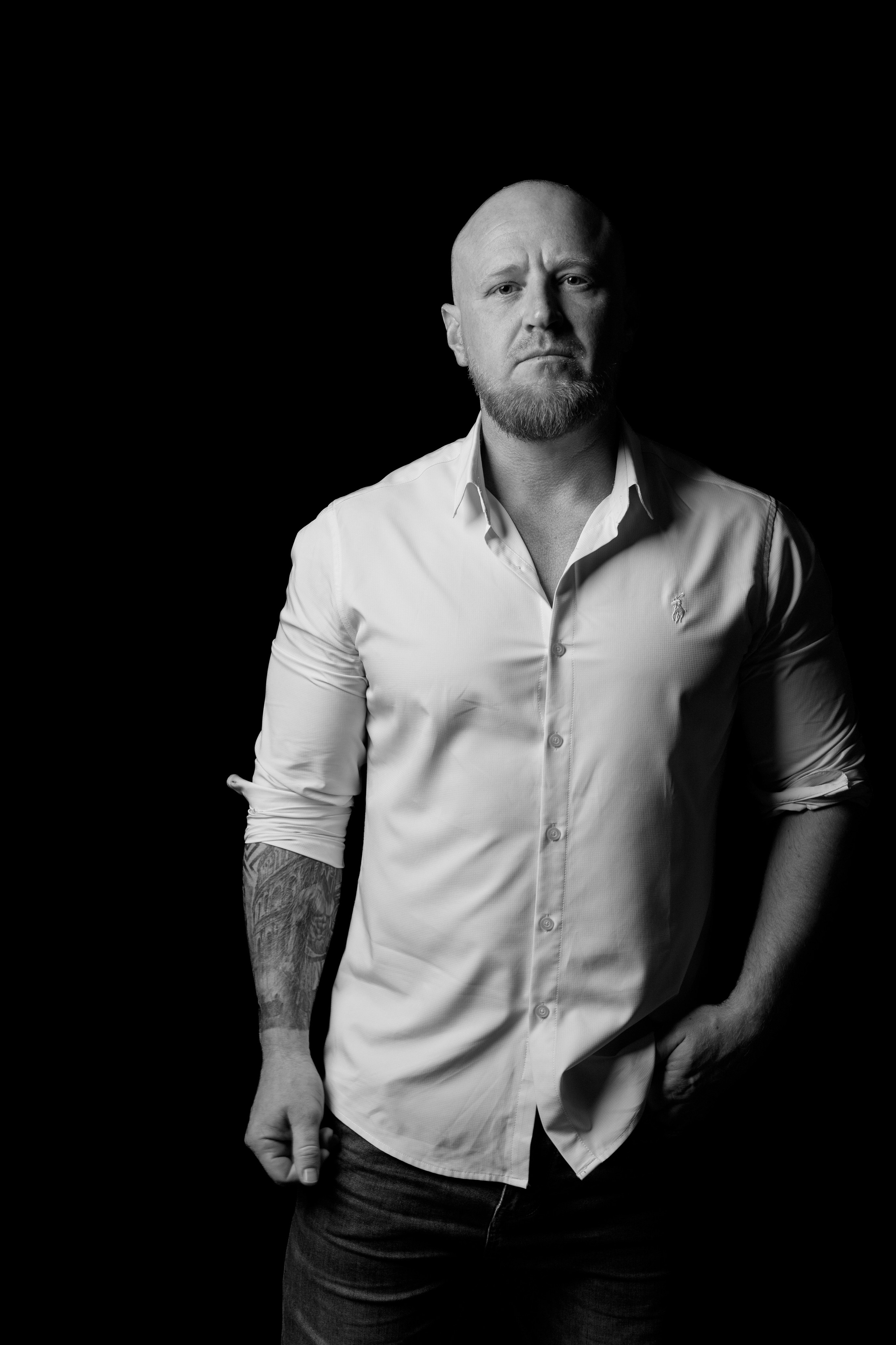 Мужская фотосессия в Новосибирске: запечатлею силу, харизму и стиль делового мужчины. Фотограф Ольга Баранова