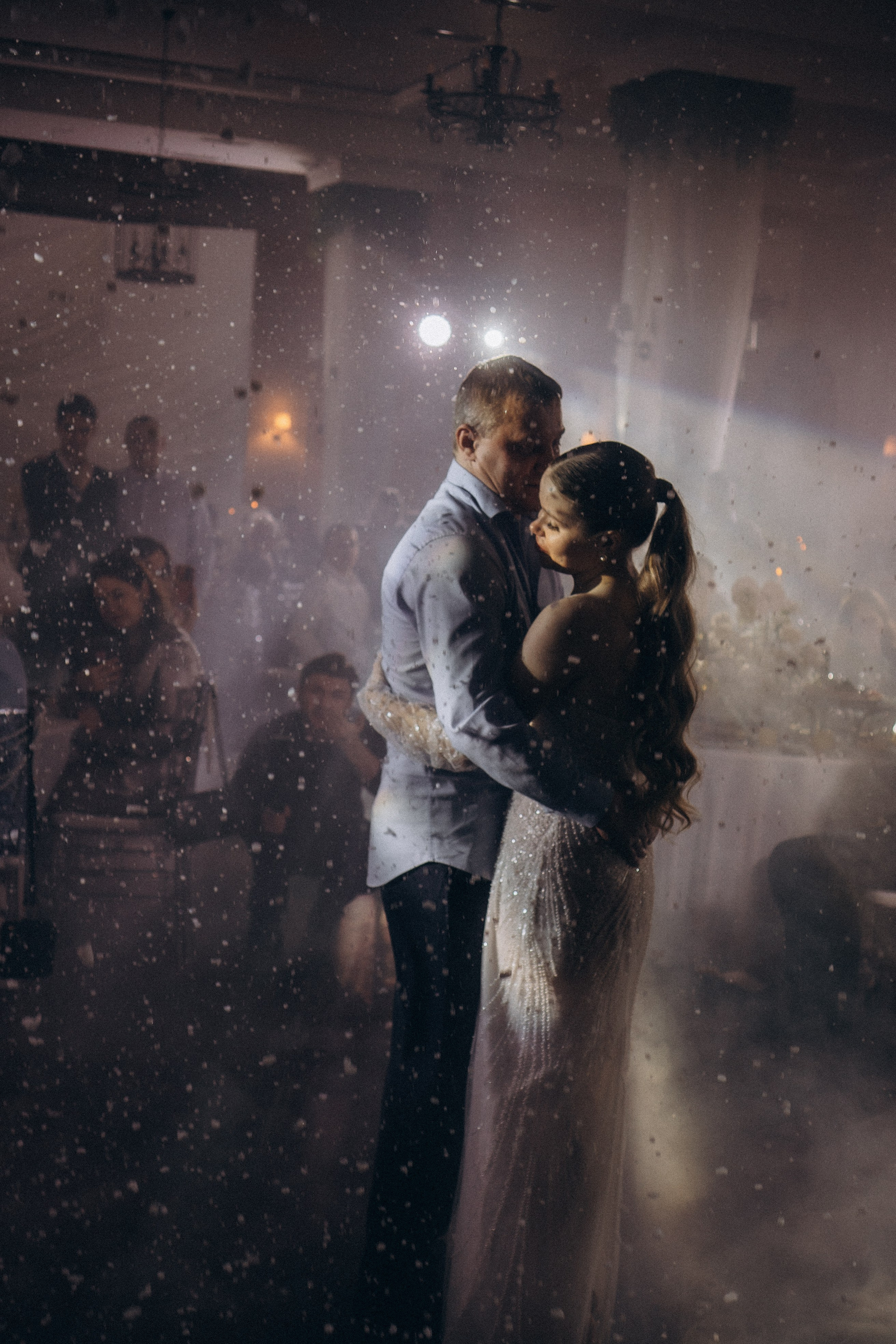 ТАНЕЦ С ПАПОЙ СВАДЕБНМ БАНКЕТЕ (СНЯТО В СИБИРЕ В НИЖНЕВАРТОВСКЕ). Профессиональный фотограф, Санкт-Петербург — Виктория Богомолова