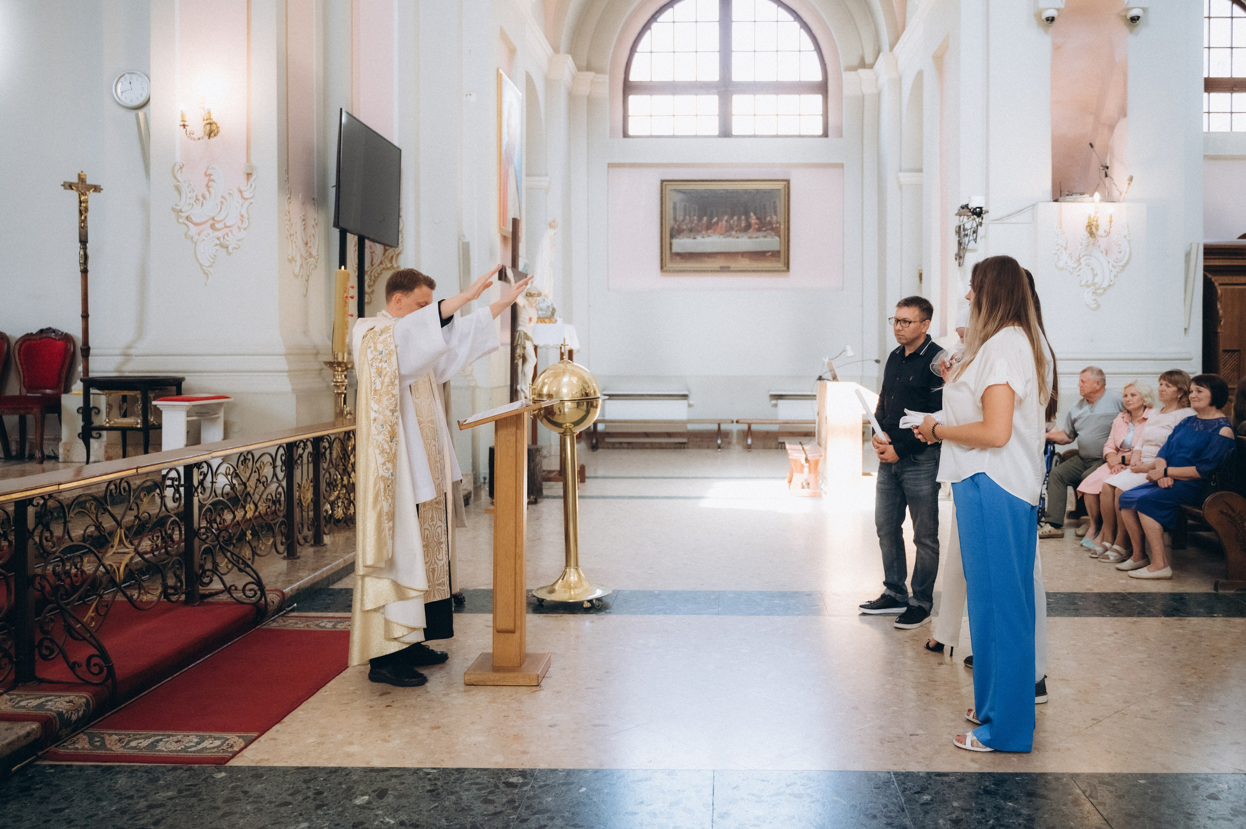 Крещение Василисы Архикафедральный костел Имени Пресвятой Девы Марии. Семейный фотограф в Минске Дарья Дреко