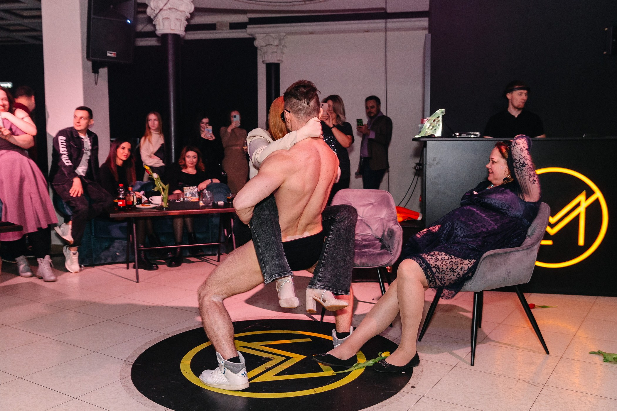 8 марта в лаунж-баре Major 2024. Свадебный, семейный и детский фотограф в Калининграде Елена Кравцова