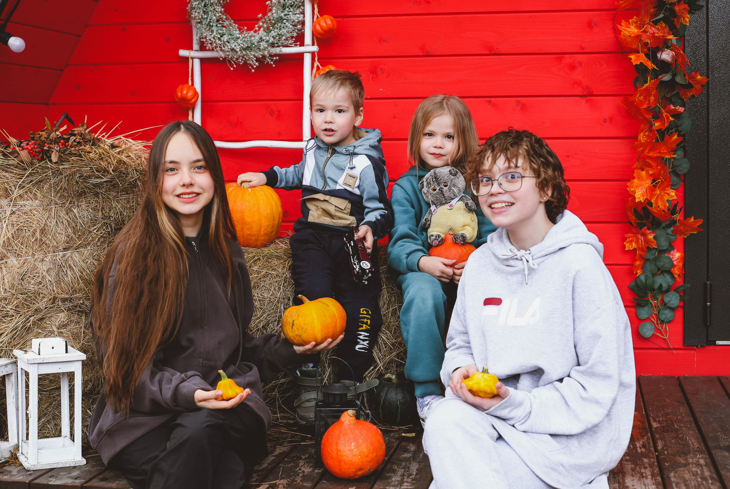 В красивом красном домике. Фотограф в Сургуте Брызгунова Анастасия