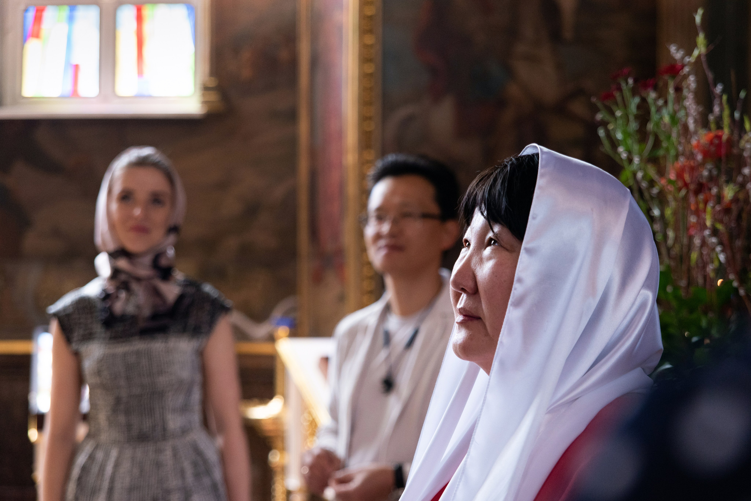 Портрет женщины, читающей молитву в православном храме - фотограф Оксана Лавренюк