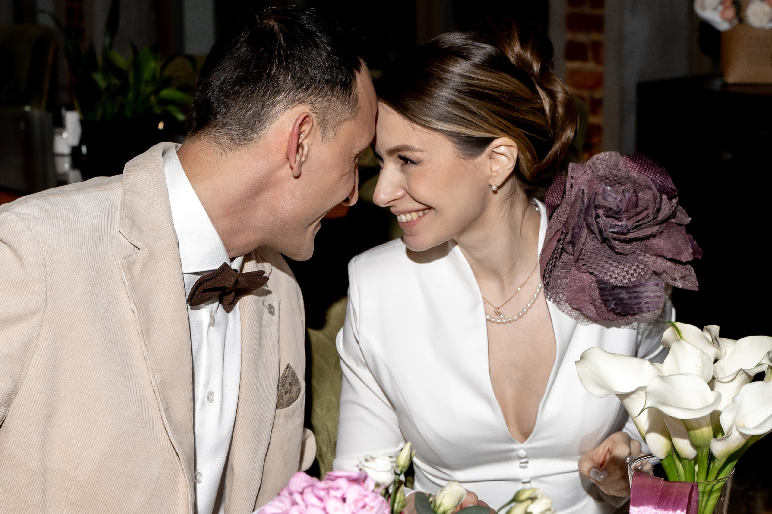 Свадебный фотограф в Москве. Свадебный фотограф Видное, Бутово, Домодедово, Щербинка, Царицыно. Свадебная фотосессия и сборы невесты в отеле Soluxe. Регистрация брака во дворце бракосочетания ВДНХ. Свадьба на ВДНХ. Свадебная фотосессия с ретро автомобилем Чайка. 