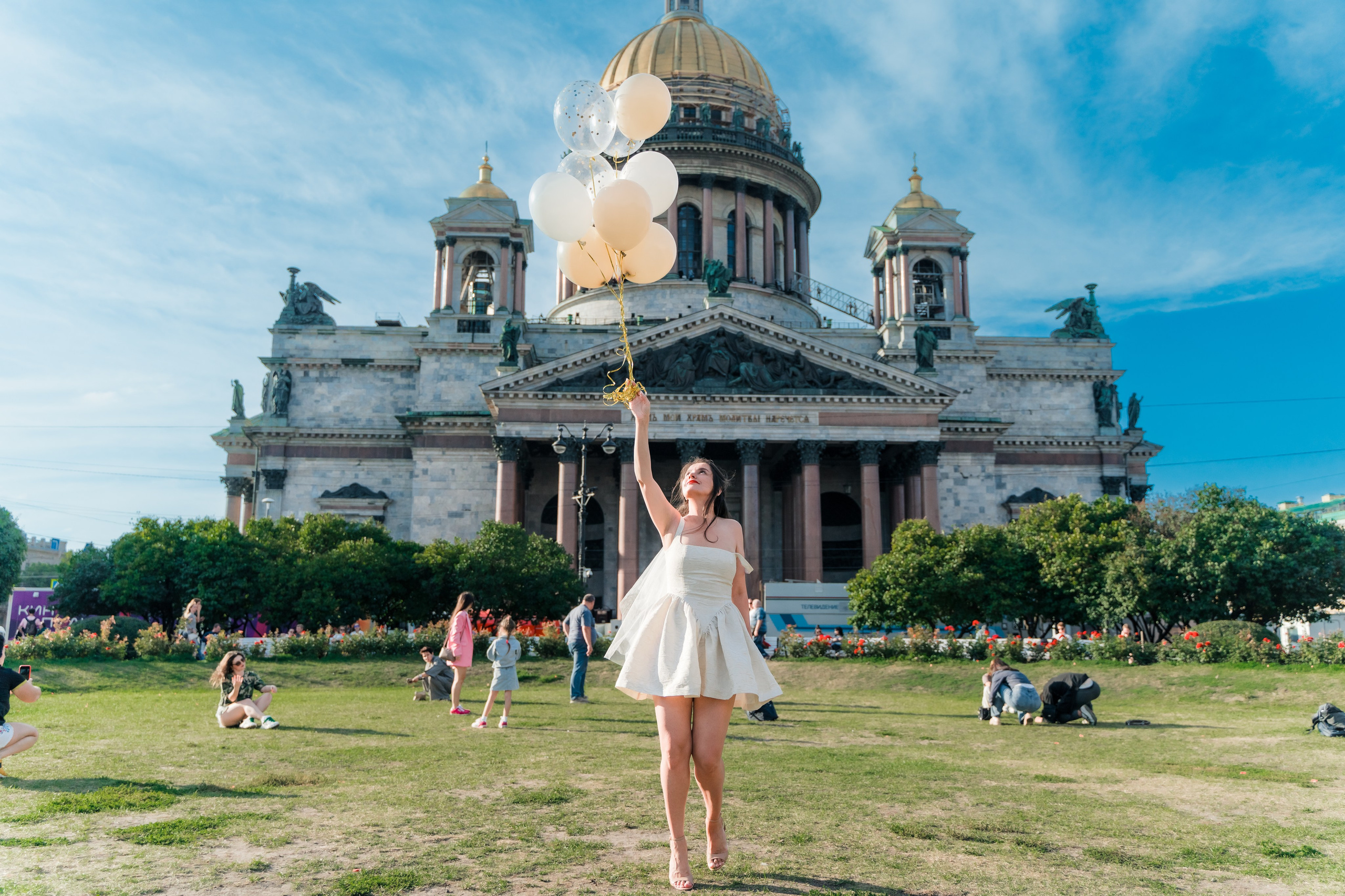 Фотосъемка девичника, встреча девушек, веселые женские портреты