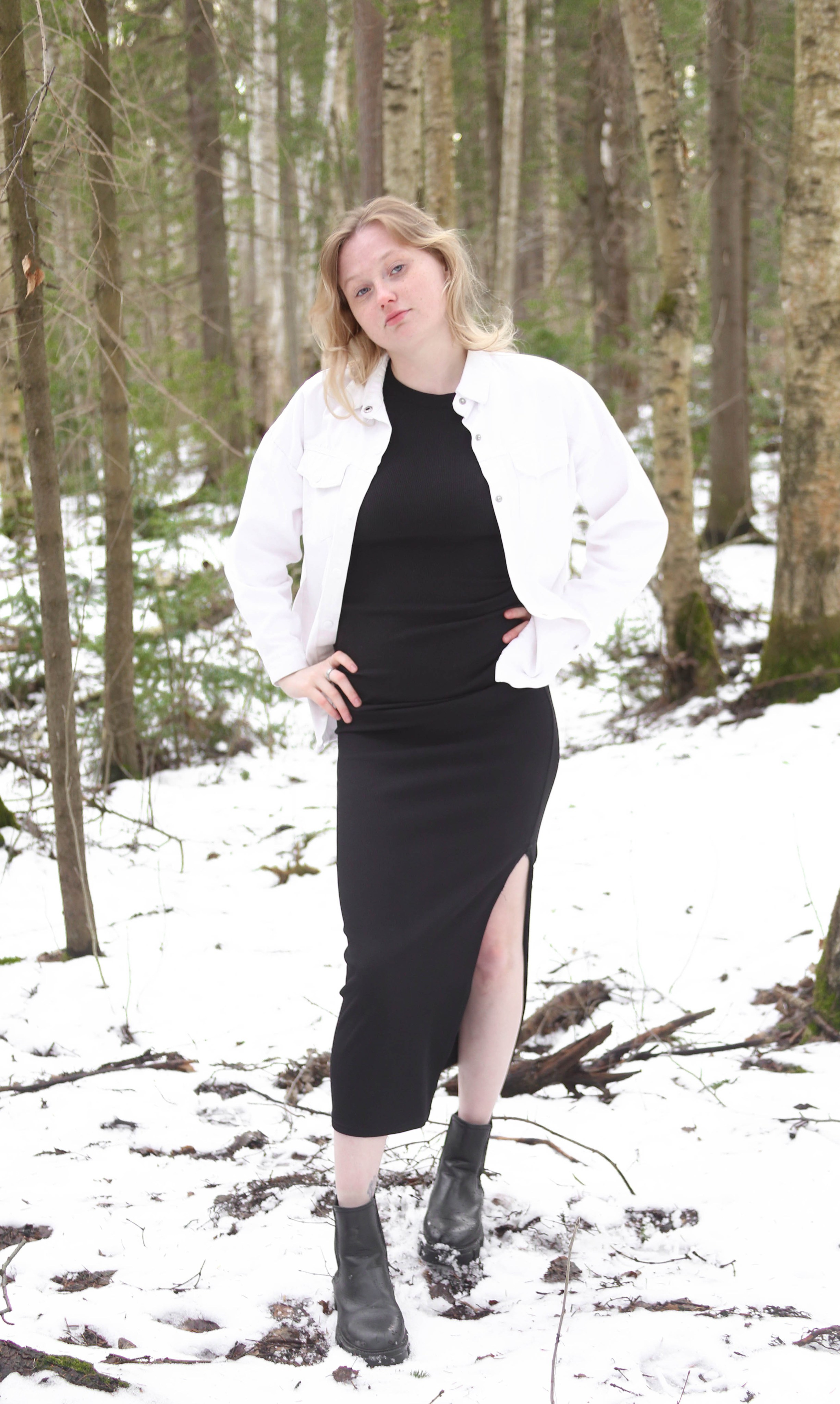 Диана на снегу босиком. Фотограф Пермь. Фотосессия в фотостудии Перми и на свежем воздухе