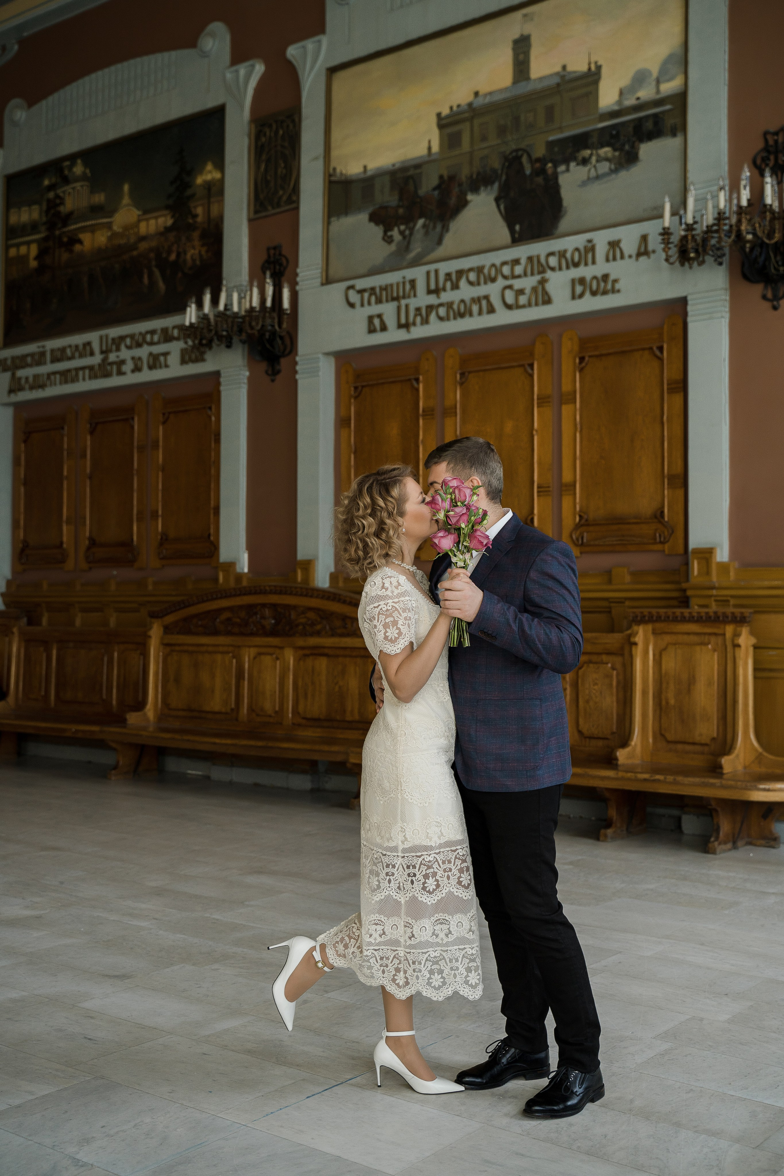 Свадебная фотосессия на Витебском вокзале. Свадебный и семейный фотограф в Пушкине и Санкт-Петербурге Мария Филиппова