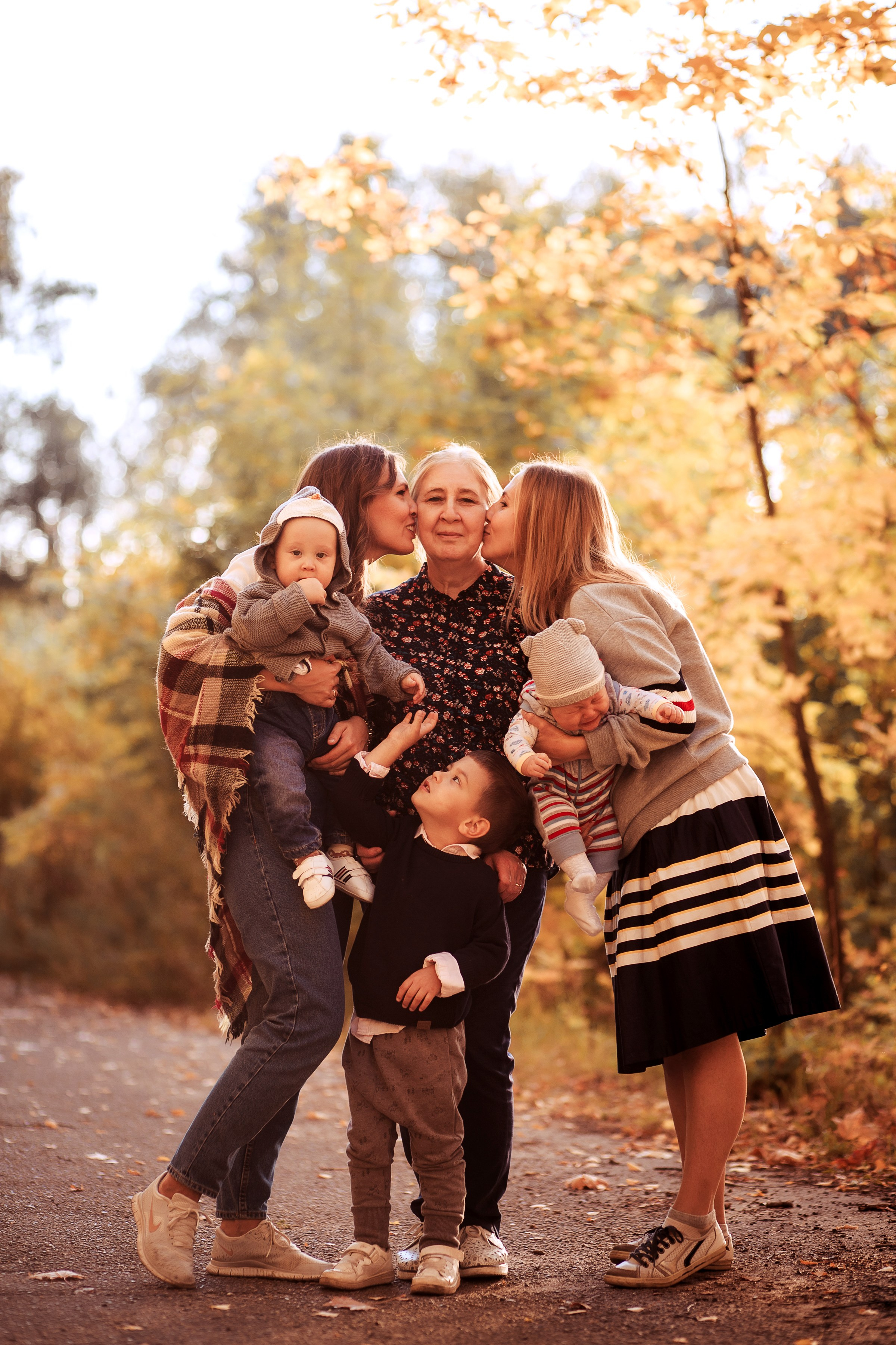 Мама, дочери Розалия и Динара и их семьи. Семейный фотограф Ольга Барабанова