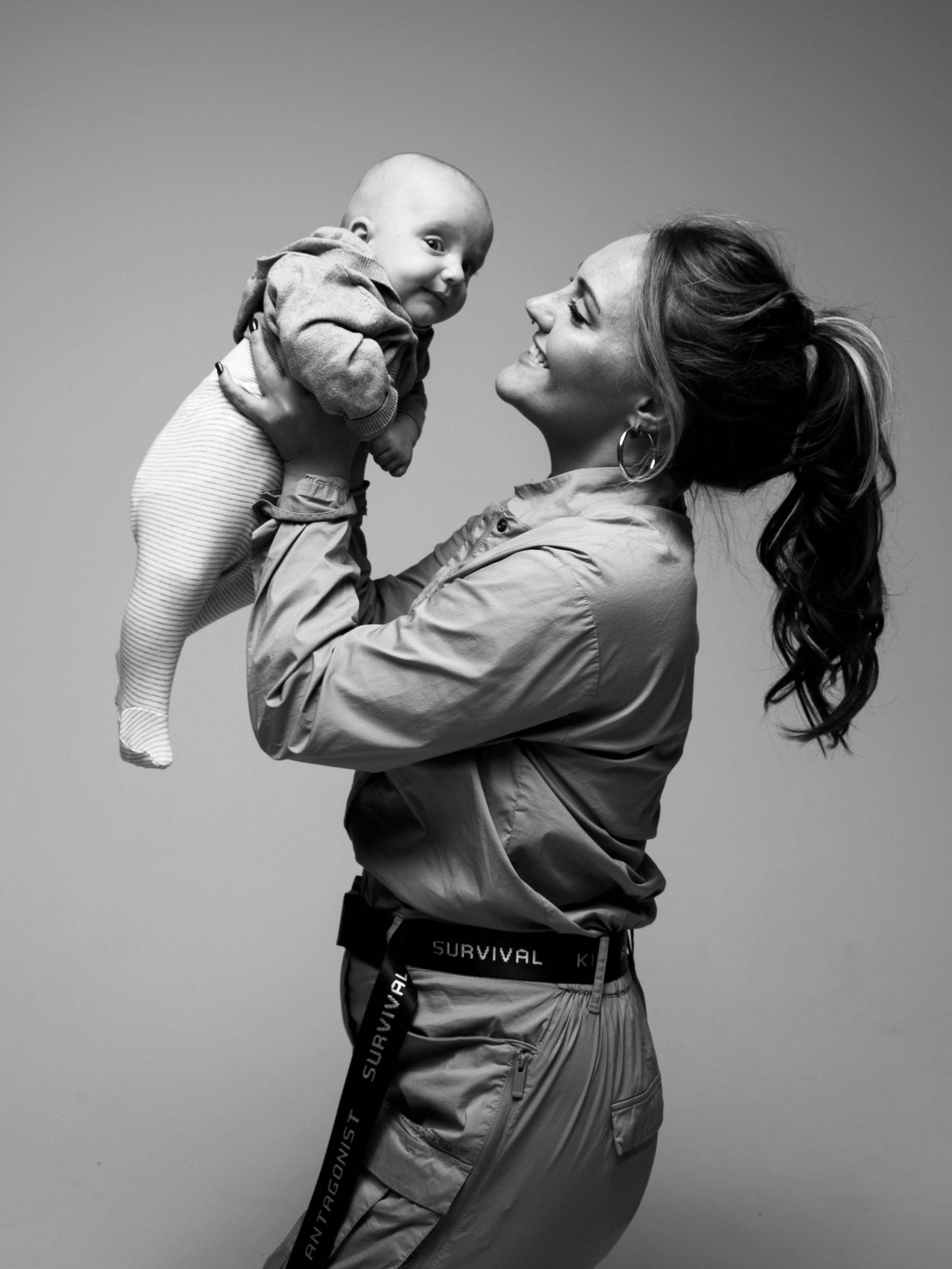 фотосессия в студии с ребенком, индивидуальная фотосессия в Москве, стильная фотосессия с ребенком, фотосессия на циклораме, фотосессия с малышом, портретная фотосессия в студии