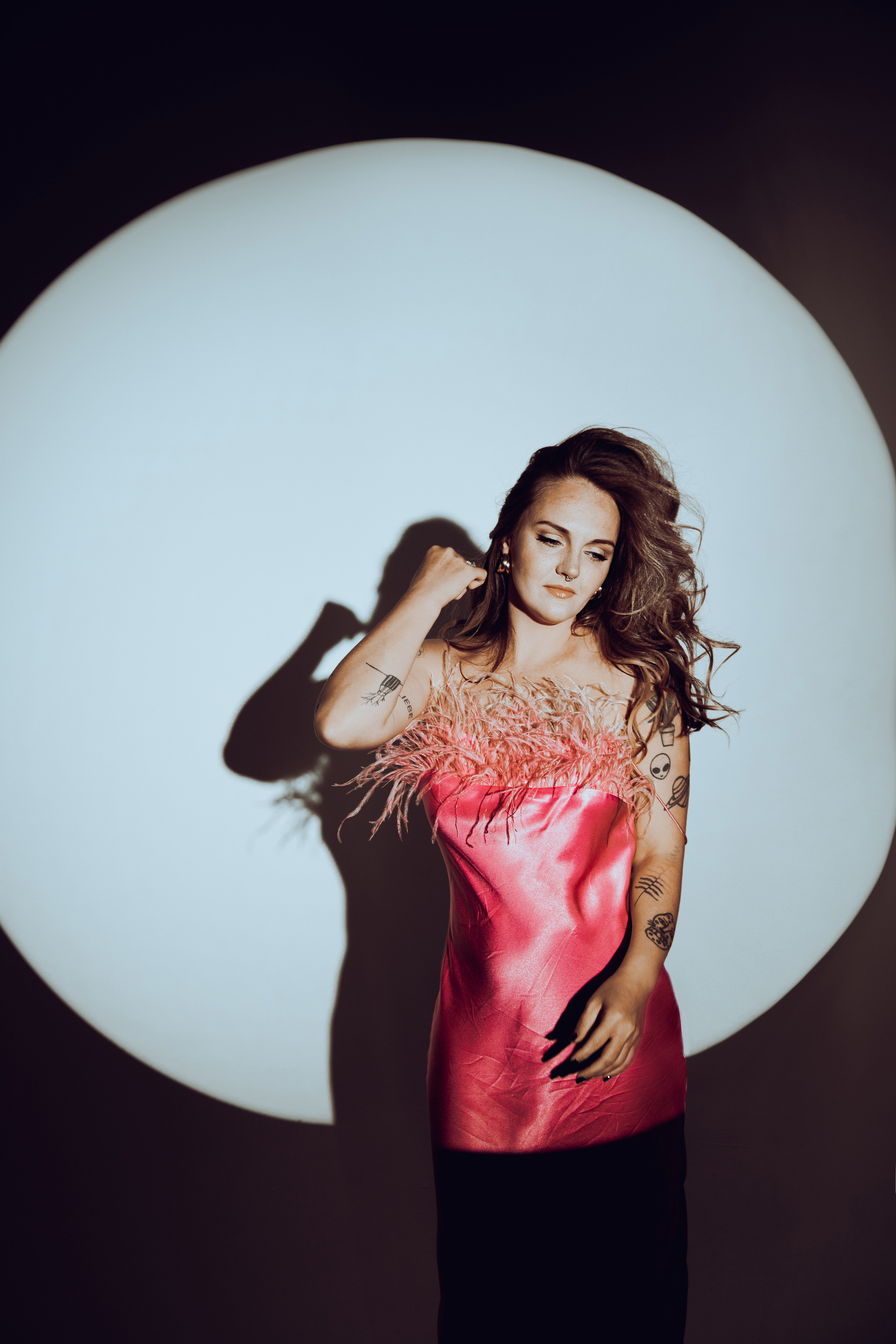 фотосессия в студии с ребенком, индивидуальная фотосессия в Москве, стильная фотосессия с ребенком, фотосессия на циклораме, фотосессия с малышом, портретная фотосессия в студии