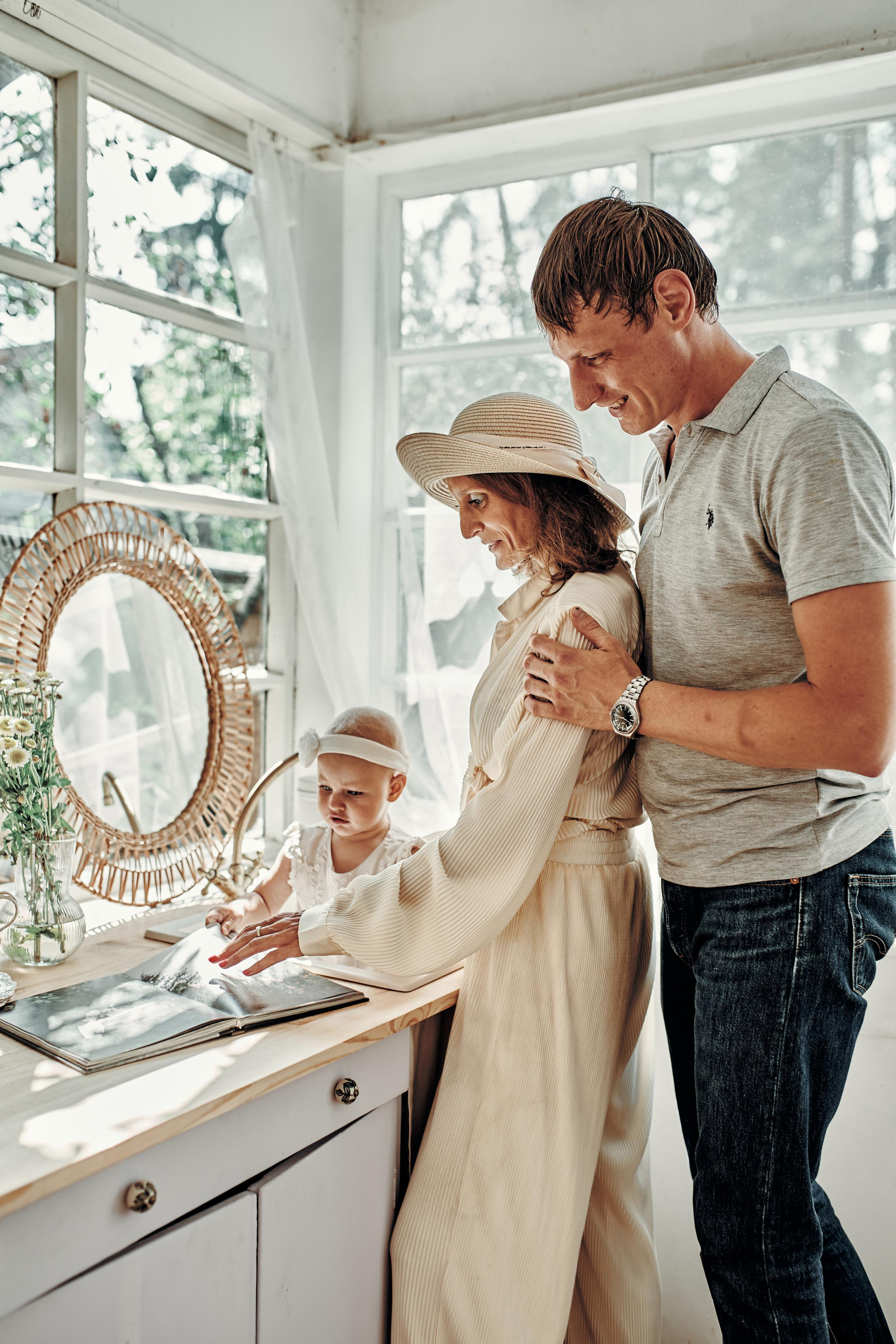 фотосессия семейная на природе Москва, фотосессия семьи в студии в Москве, фотосессия пары в студии, фотосессия мамы и ребенка в Москве, деревенская фотосессия на природе