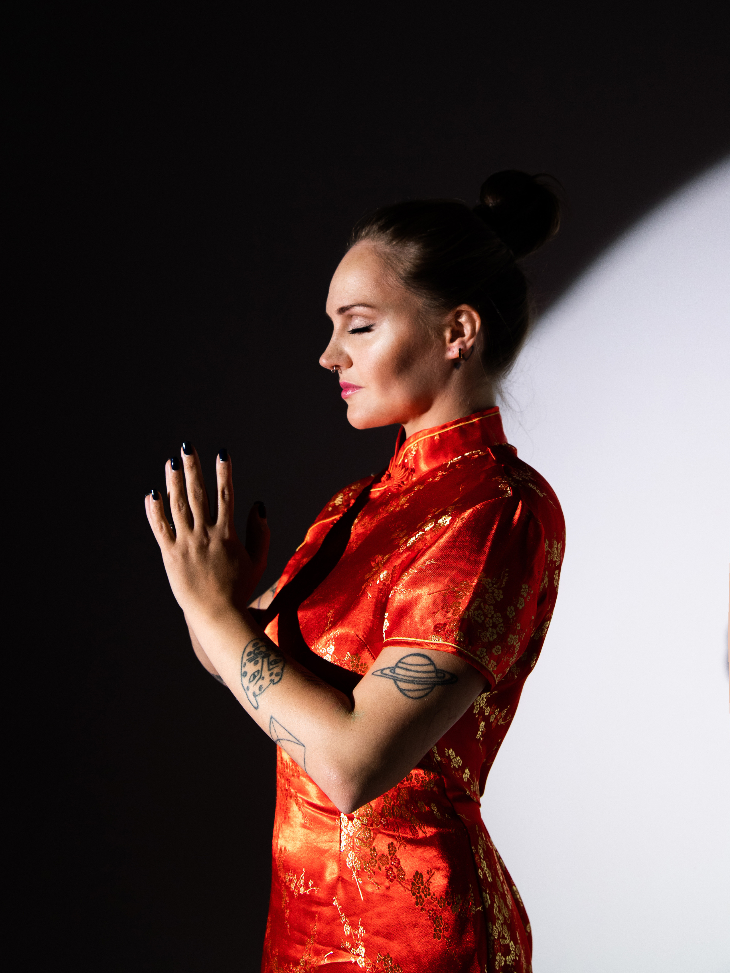 фотосессия в студии с ребенком, индивидуальная фотосессия в Москве, стильная фотосессия с ребенком, фотосессия на циклораме, фотосессия с малышом, портретная фотосессия в студии