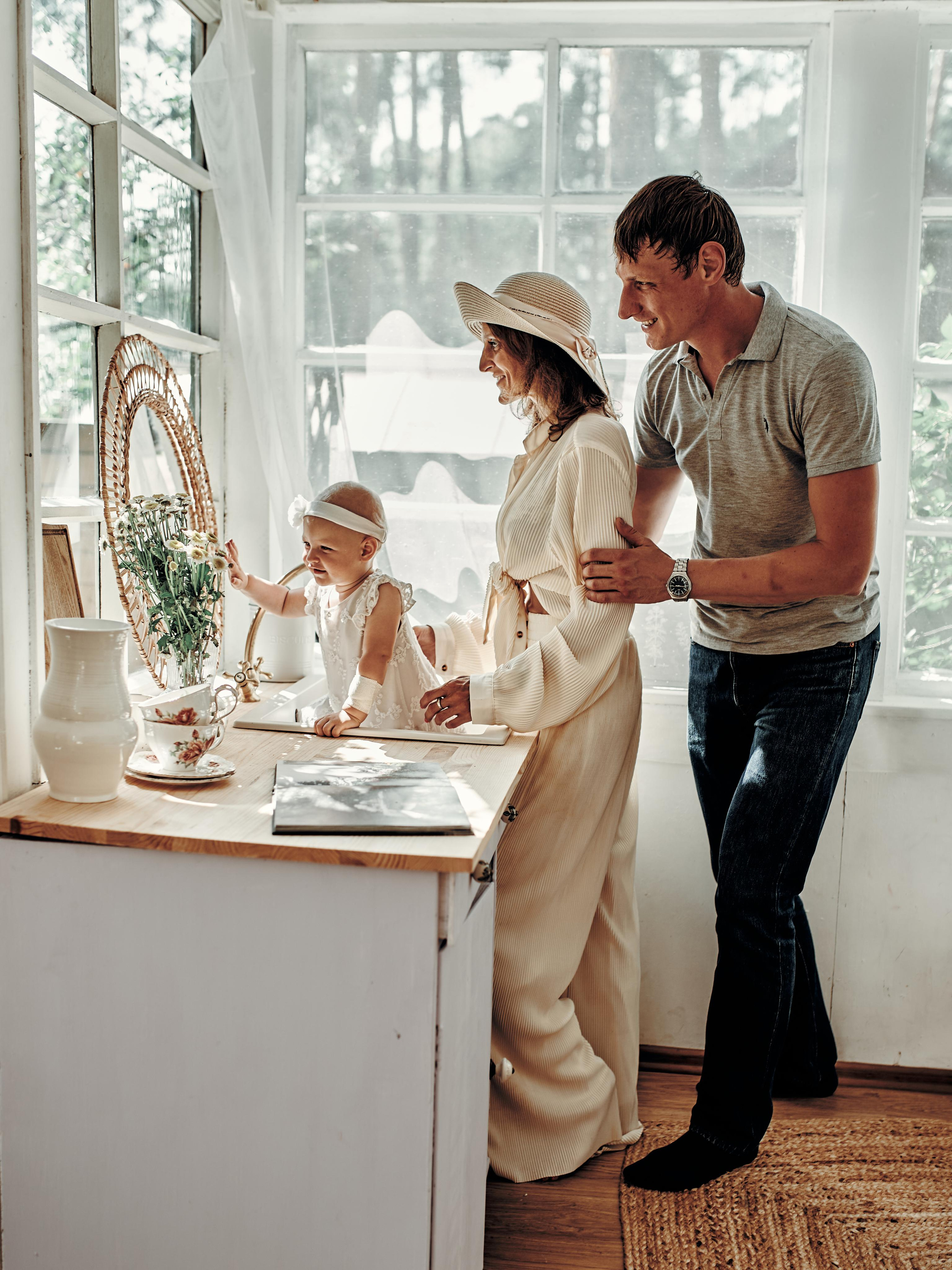 фотосессия семейная на природе Москва, фотосессия семьи в студии в Москве, фотосессия пары в студии, фотосессия мамы и ребенка в Москве, деревенская фотосессия на природе