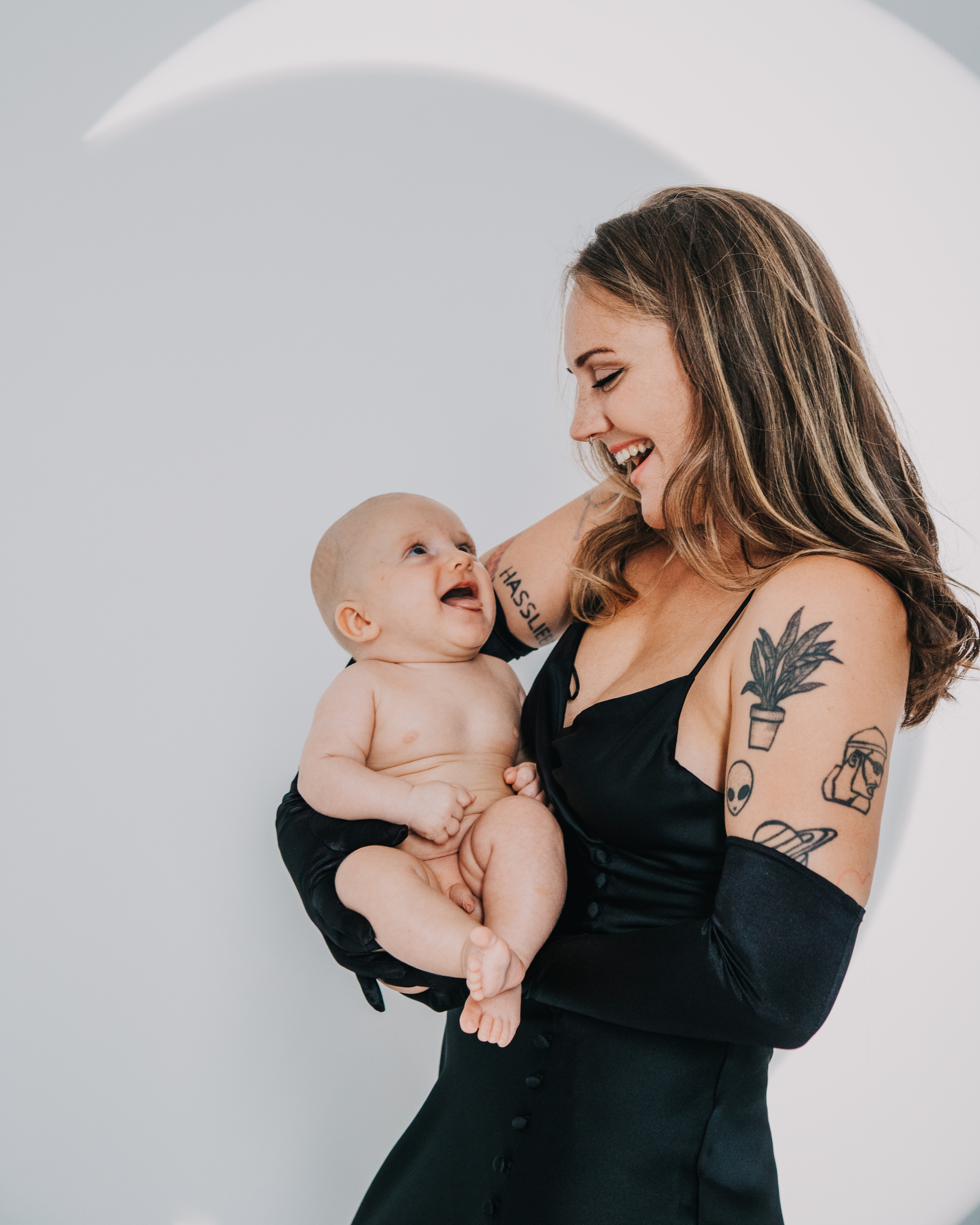 фотосессия в студии с ребенком, индивидуальная фотосессия в Москве, стильная фотосессия с ребенком, фотосессия на циклораме, фотосессия с малышом, портретная фотосессия в студии