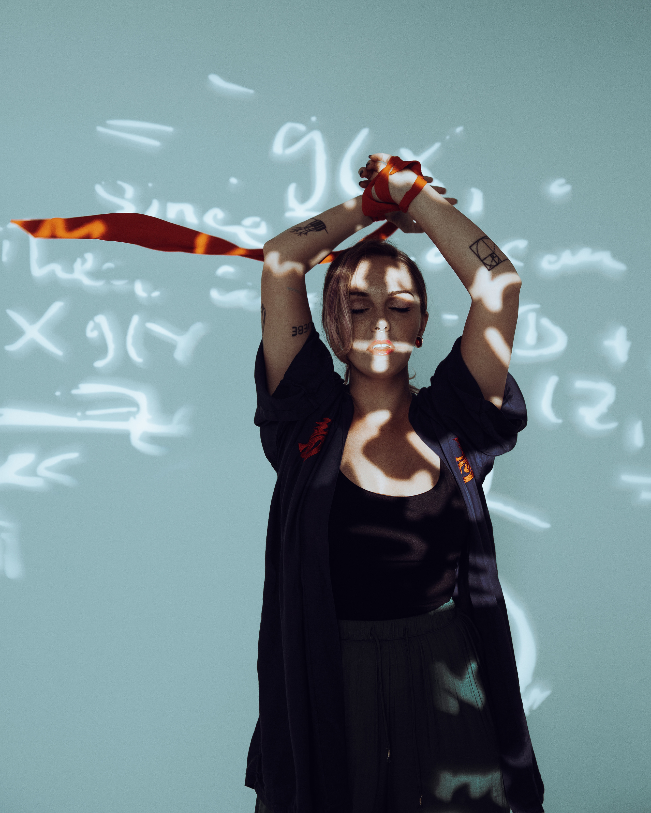 фотосессия в студии с ребенком, индивидуальная фотосессия в Москве, стильная фотосессия с ребенком, фотосессия на циклораме, фотосессия с малышом, портретная фотосессия в студии