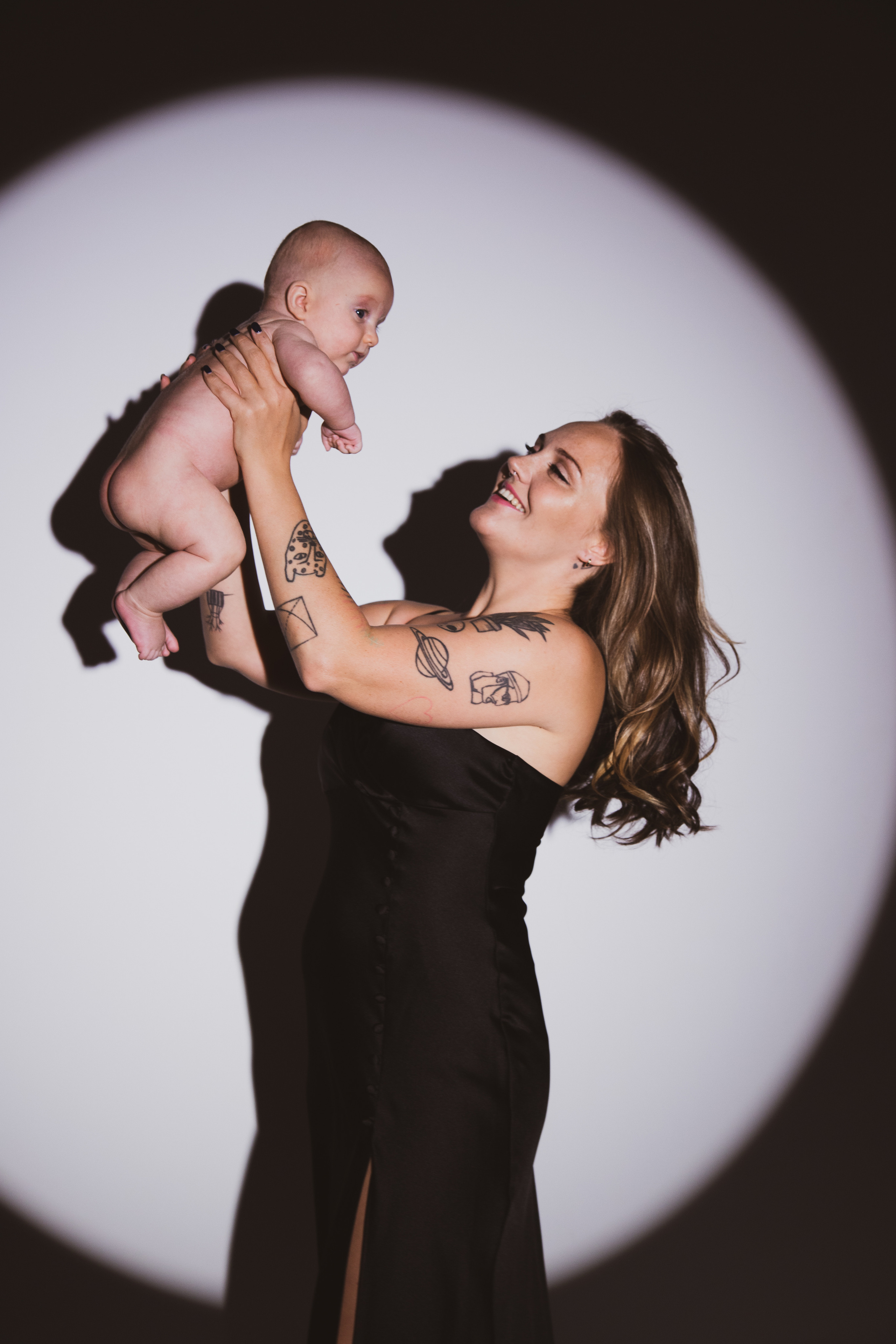 фотосессия в студии с ребенком, индивидуальная фотосессия в Москве, стильная фотосессия с ребенком, фотосессия на циклораме, фотосессия с малышом, портретная фотосессия в студии