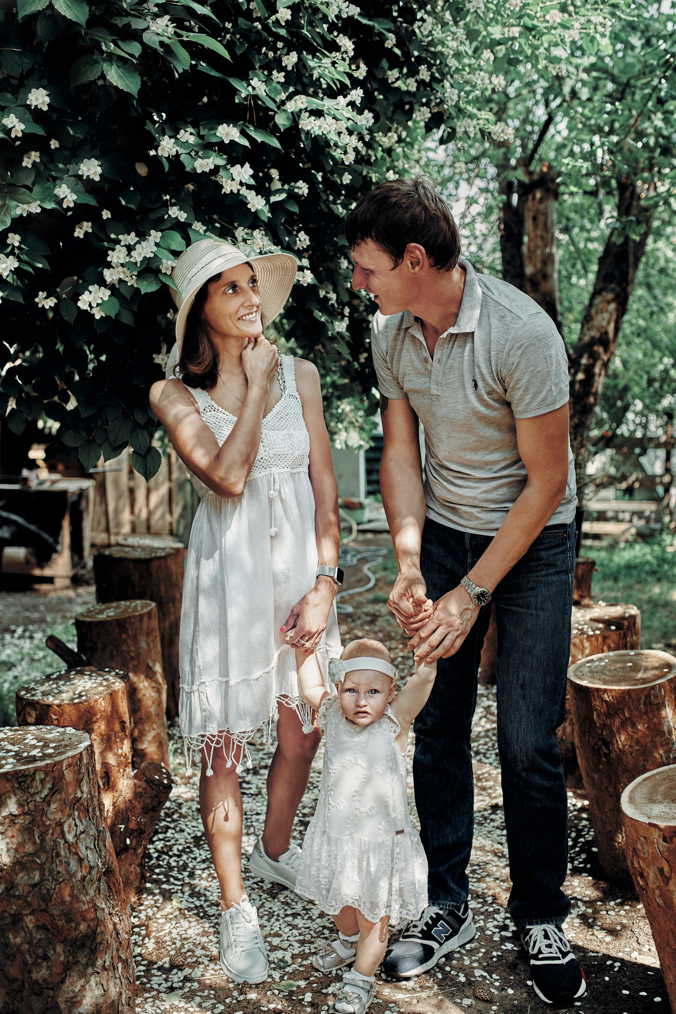 фотосессия семейная на природе Москва, фотосессия семьи в студии в Москве, фотосессия пары в студии, фотосессия мамы и ребенка в Москве, деревенская фотосессия на природе