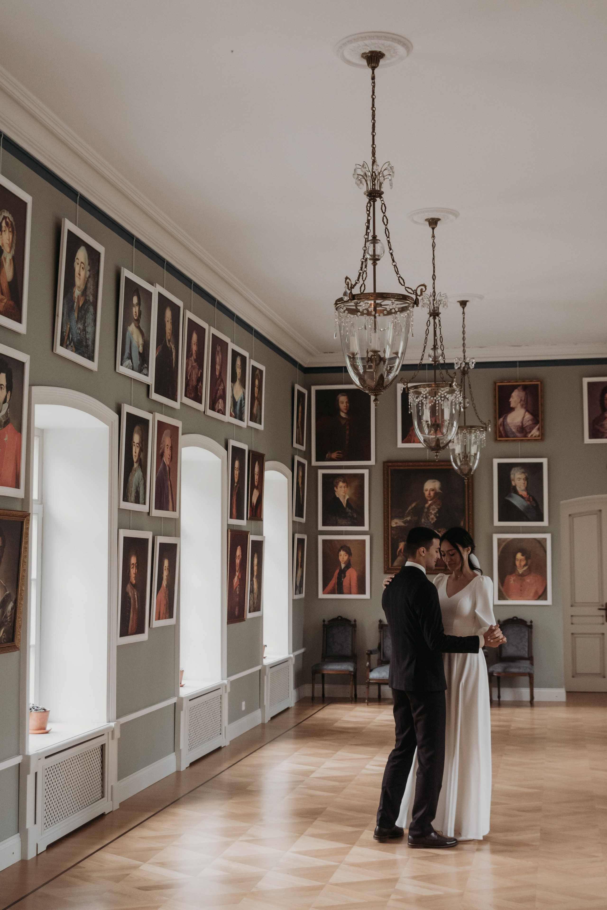 Свадебная фотосессия в Твери в красивой локации в замке в Московской области. Свадебный фотограф в Твери, Москве и Санкт-Петербурге Денисова Екатерина