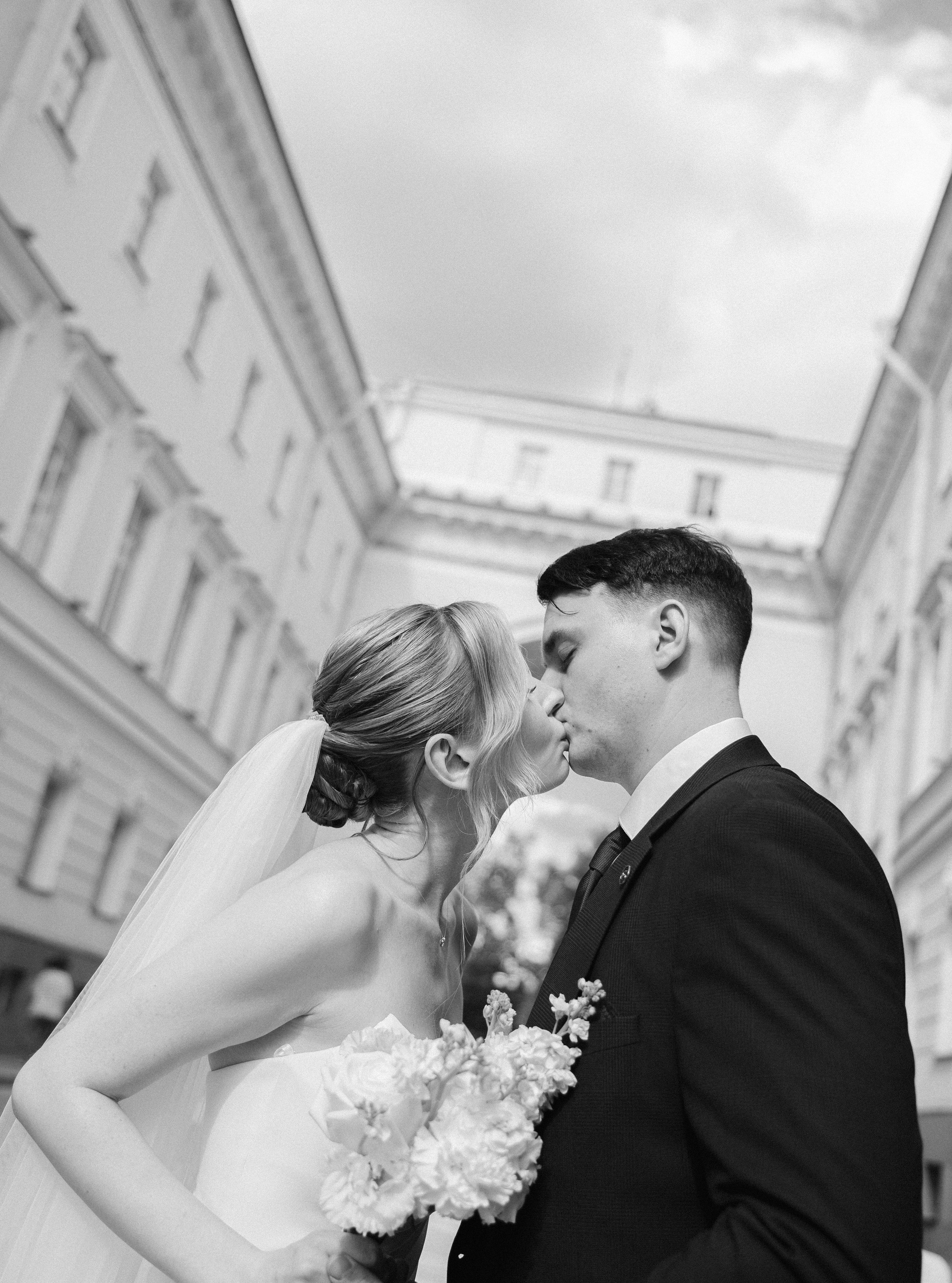 Светлана и Алексей. Загс, прогулка, музей. Свадебный фотограф в Санкт-Петербурге Лана Денисова