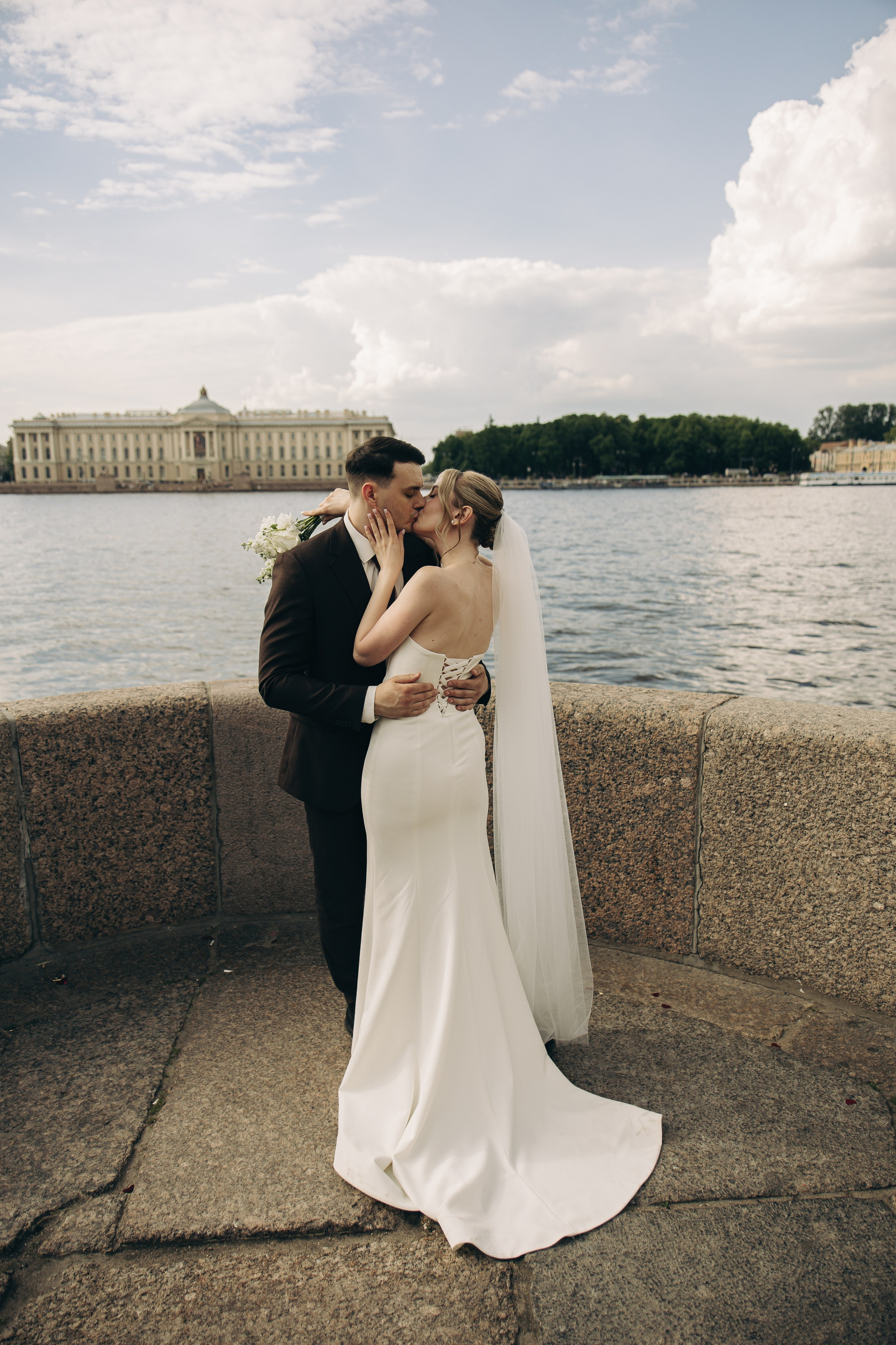 Светлана и Алексей. Загс, прогулка, музей. Свадебный фотограф в Санкт-Петербурге Лана Денисова