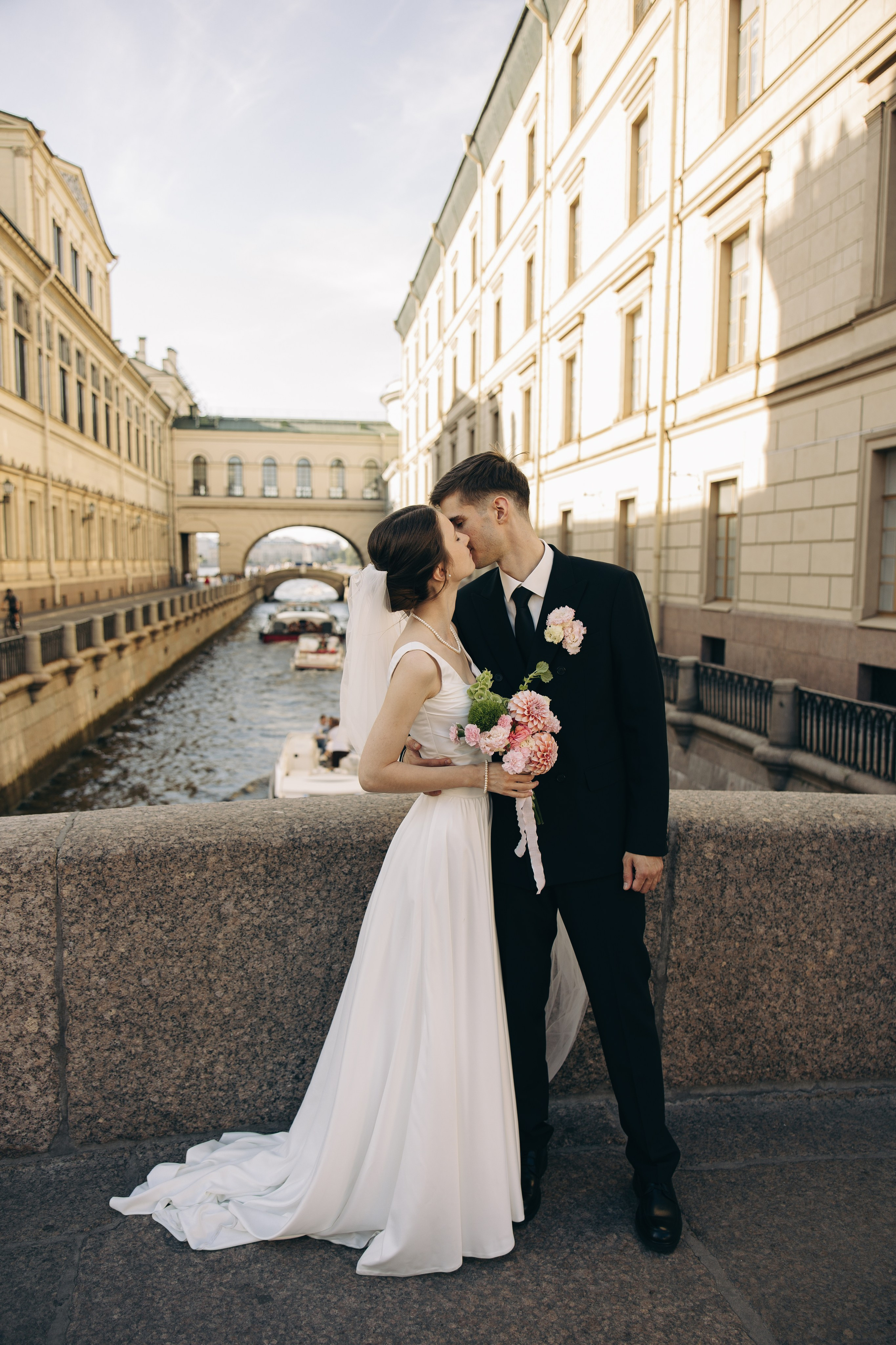 Вероника и Никита. Загс, прогулка. Свадебный фотограф в Санкт-Петербурге Лана Денисова