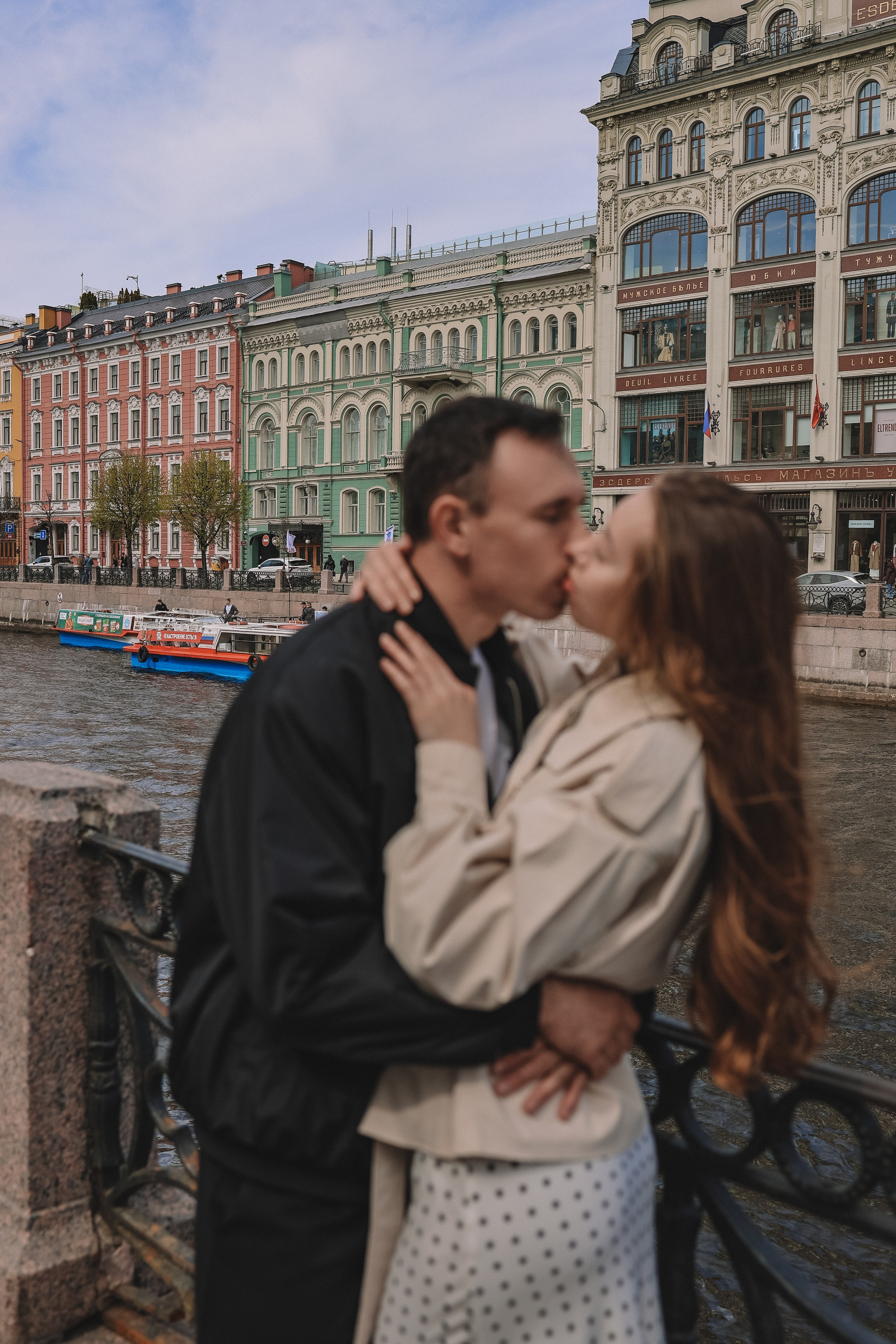Романтическая фотосессия для двоих на мосту в Санкт-Петербурге