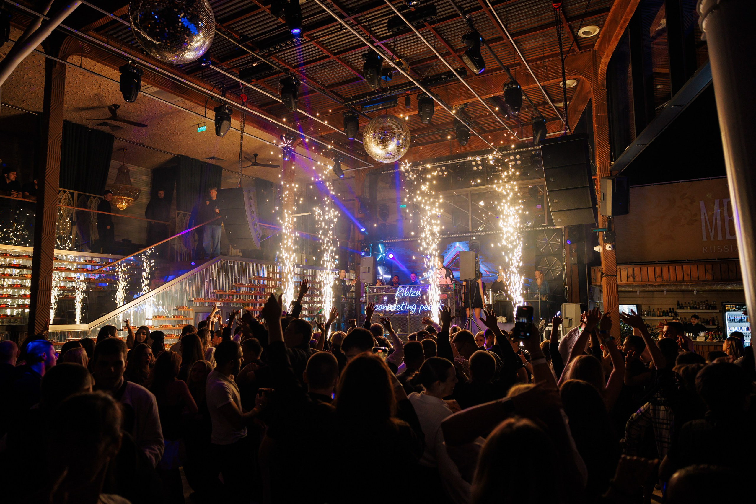 Клубный фотограф и nightlife-репортаж в Москве — Адам Черноуски. Событийный и портретный фотограф в Москве — Адам Черноуски